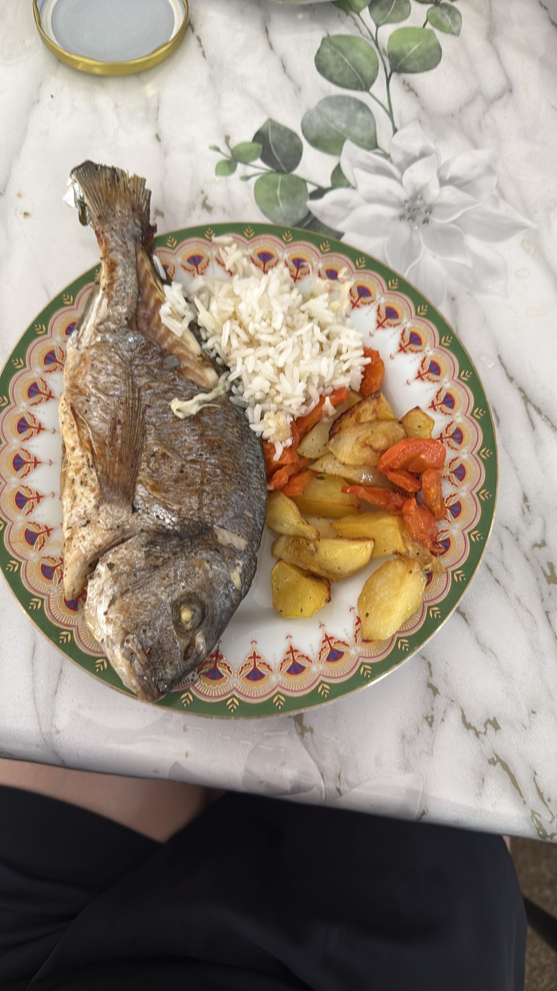 Дорадо с рисом и овощами