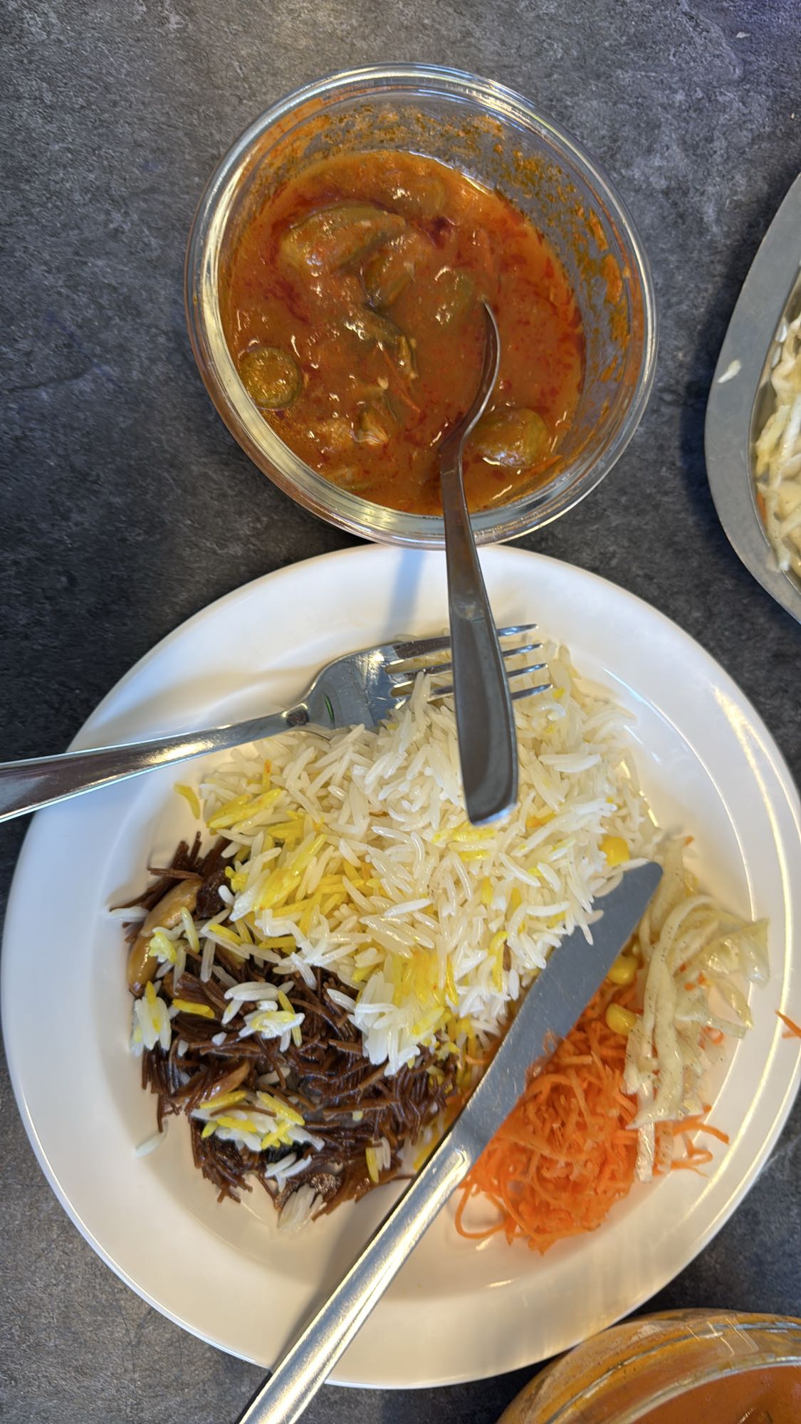 Ris med gryta och sallad