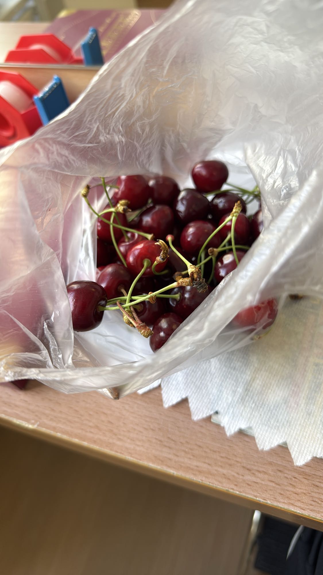 Kırmızı kiraz atıştırmalığı