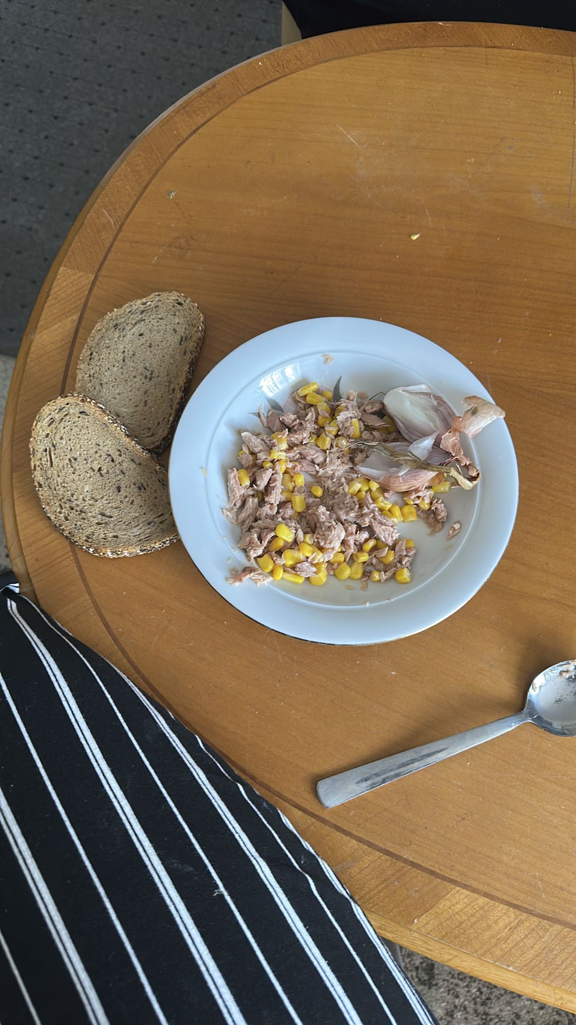 Ton cu porumb si paine