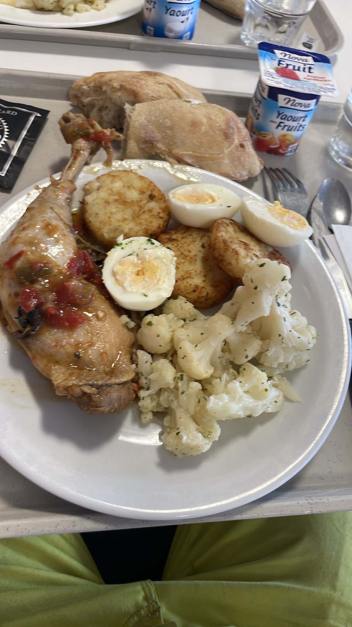 Déjeuner poulet et légumes