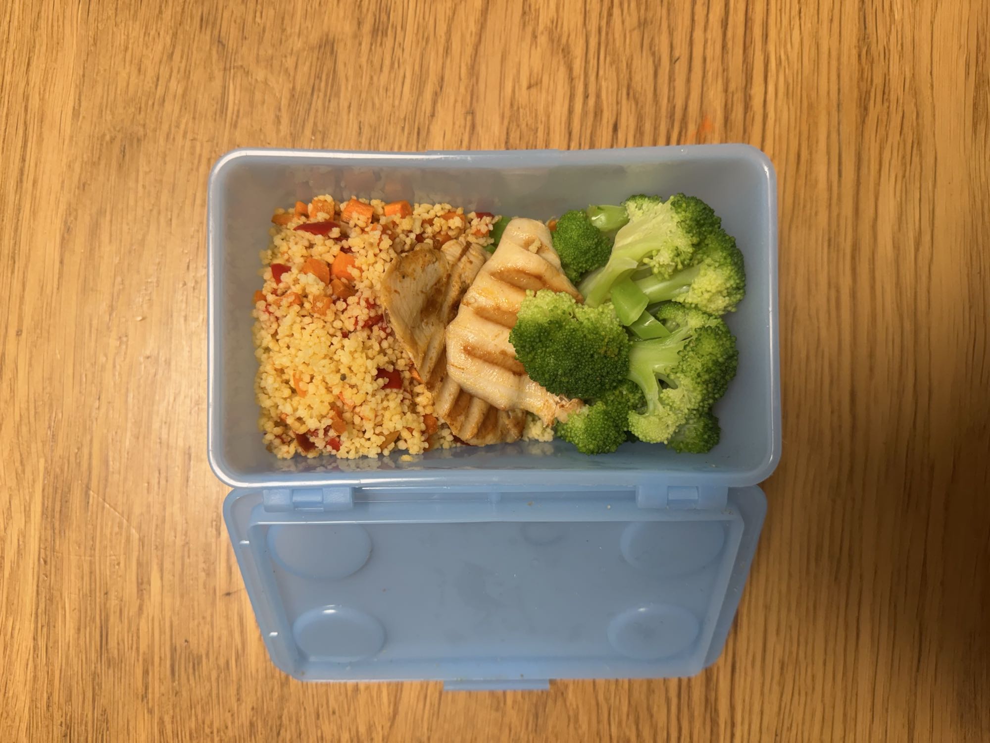 Kip, couscous en broccoli