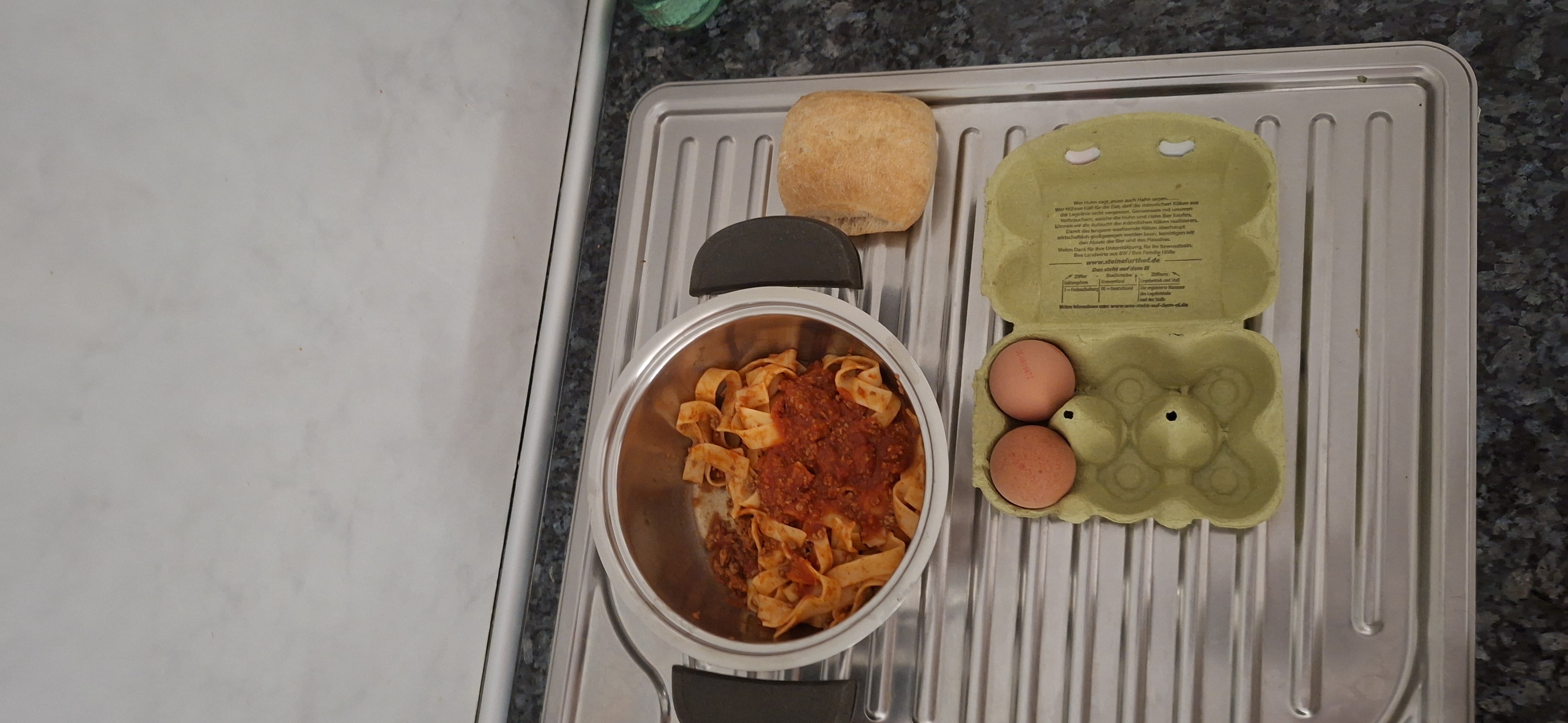 Pasta mit Brot und Eiern