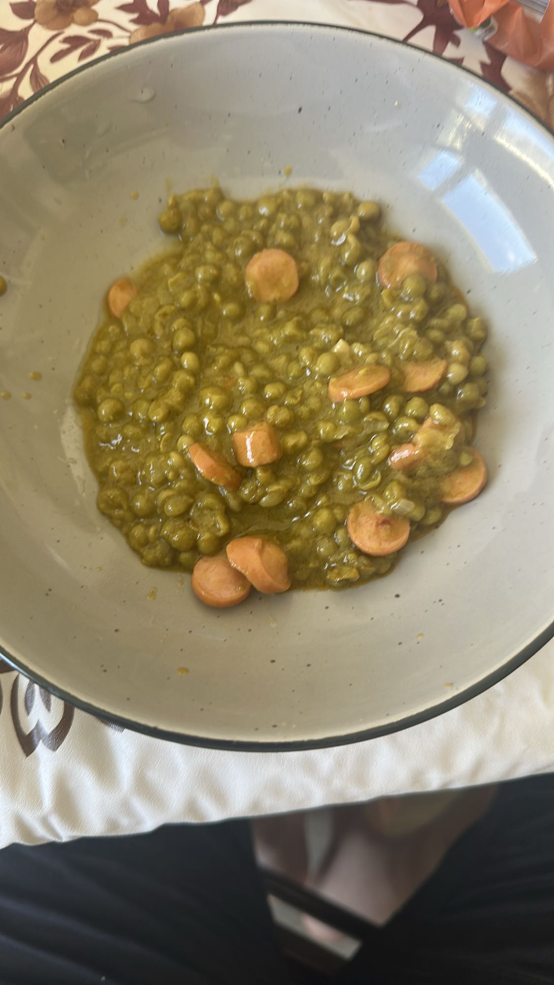 Mâncare de mazăre cu cârnați