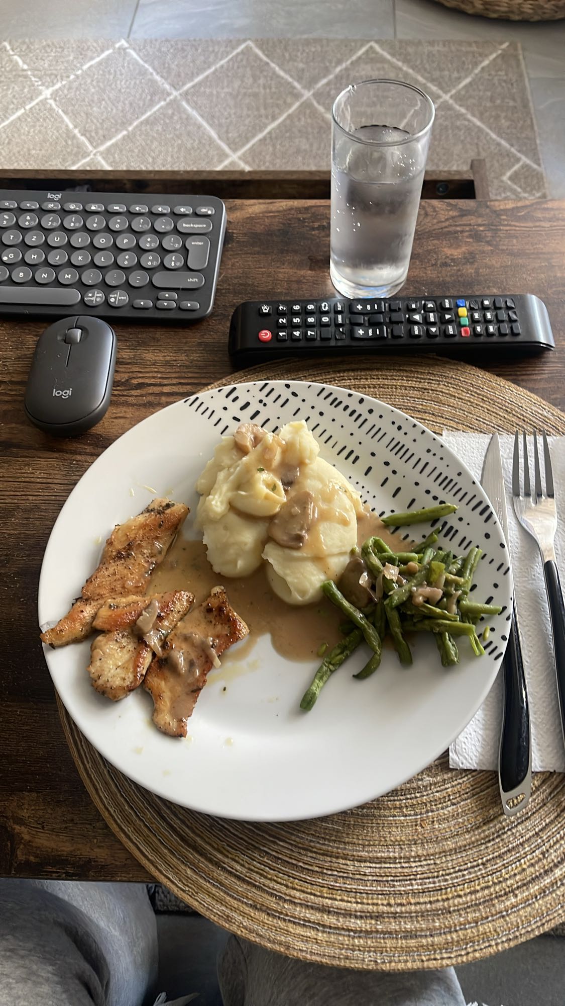 Poulet, purée, haricots verts