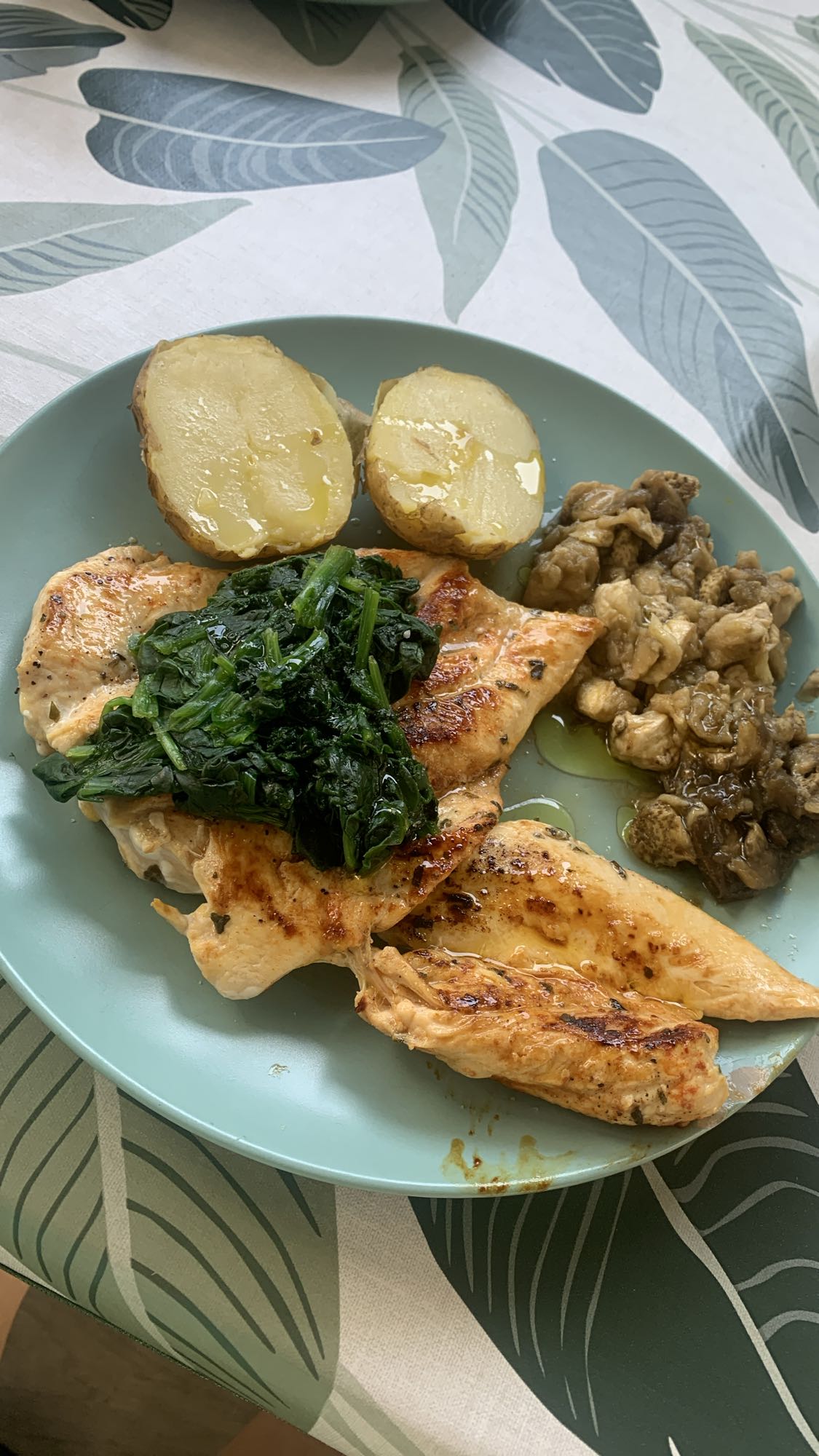 Pollo con patatas y verduras