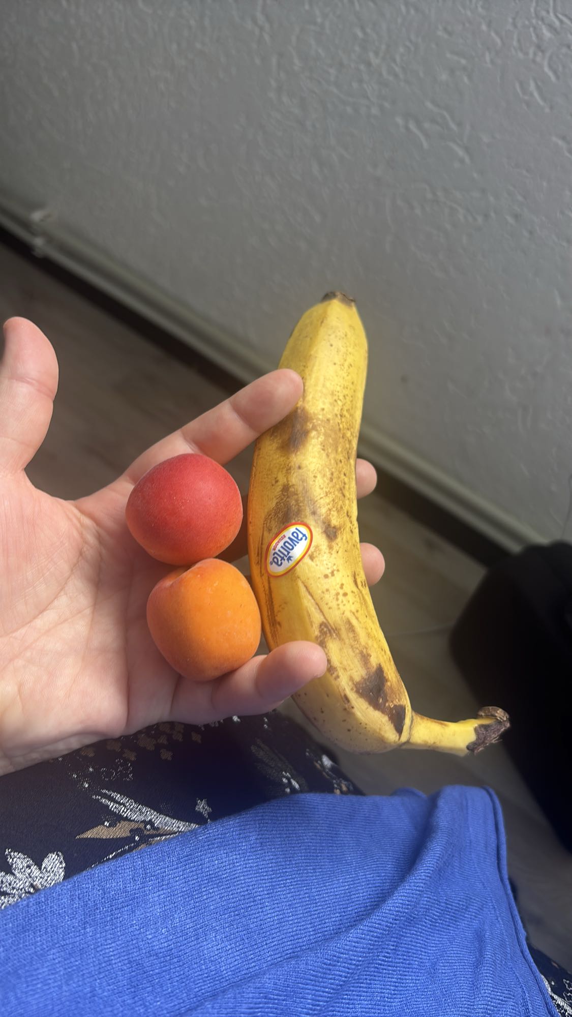 Banane und Aprikosen