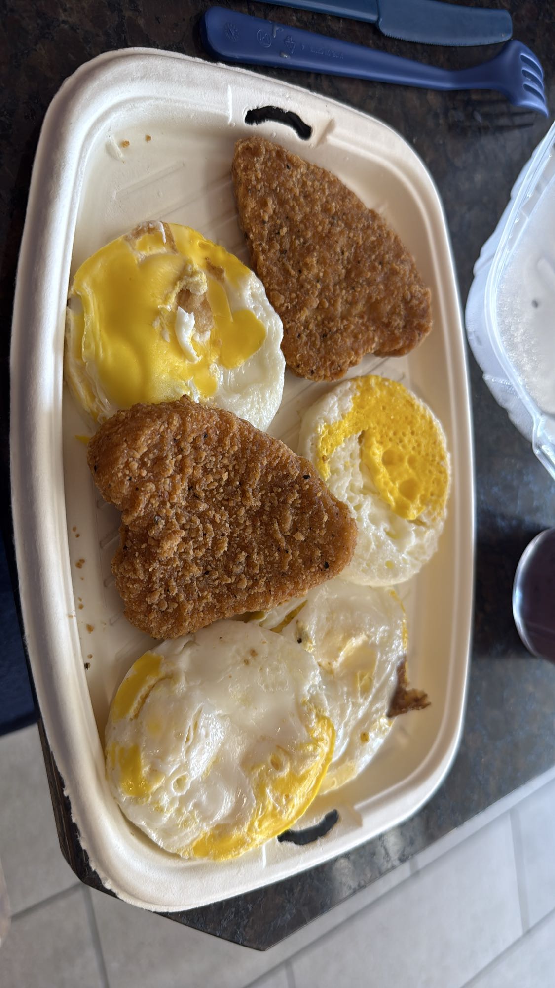 Œufs et galettes panées