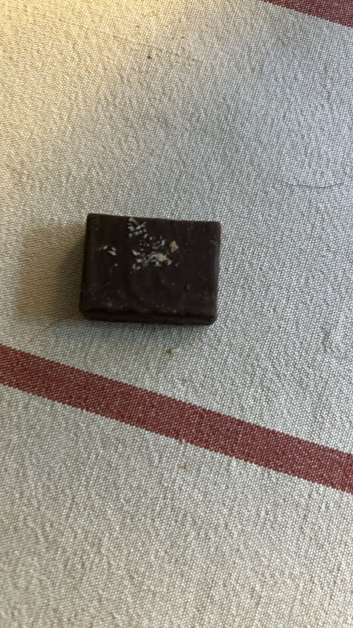 Carré de chocolat noir