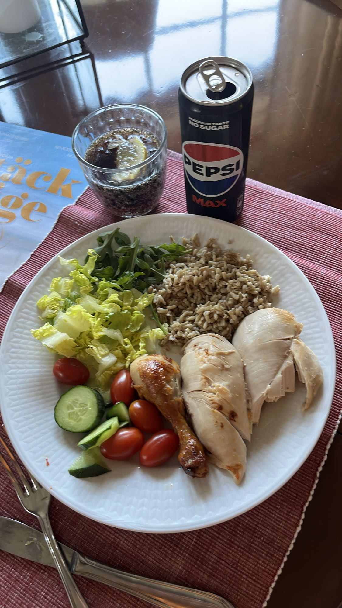 Kyckling med ris och sallad