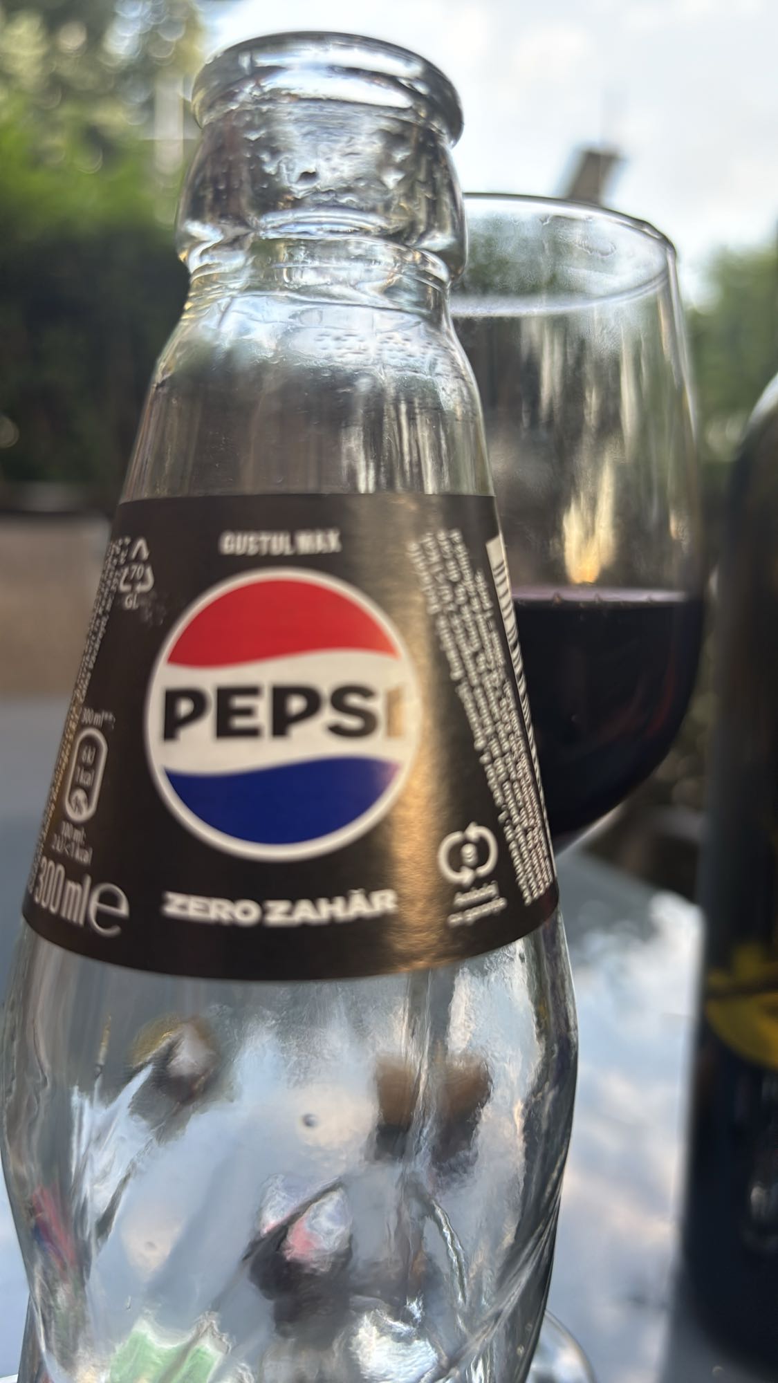 Băuturi răcoritoare și vin