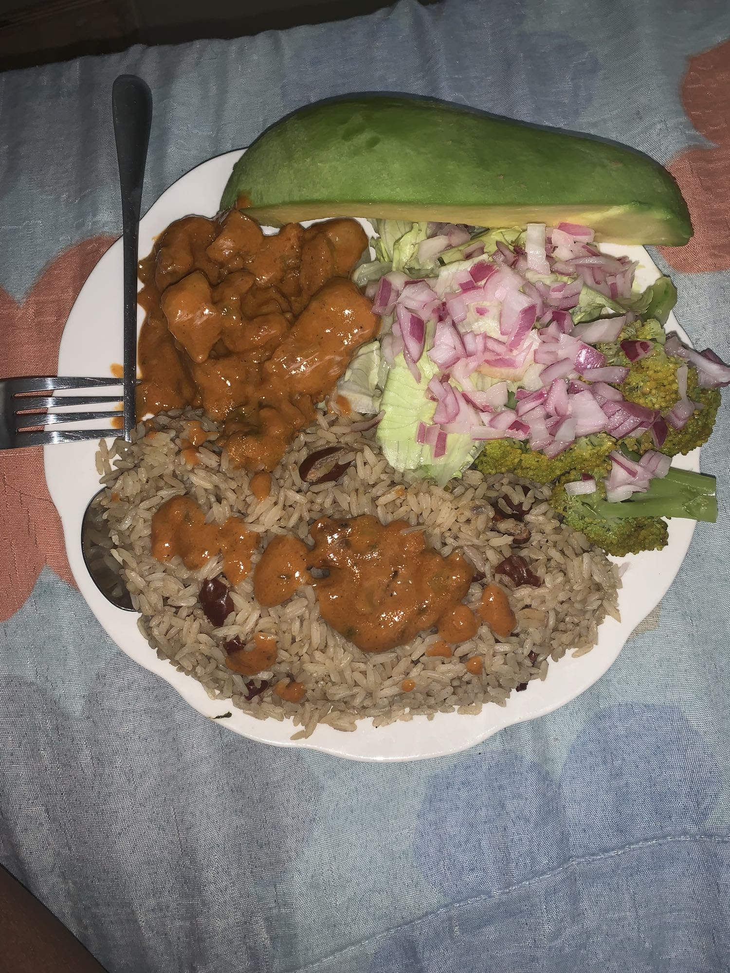 Pollo con arroz y ensalada