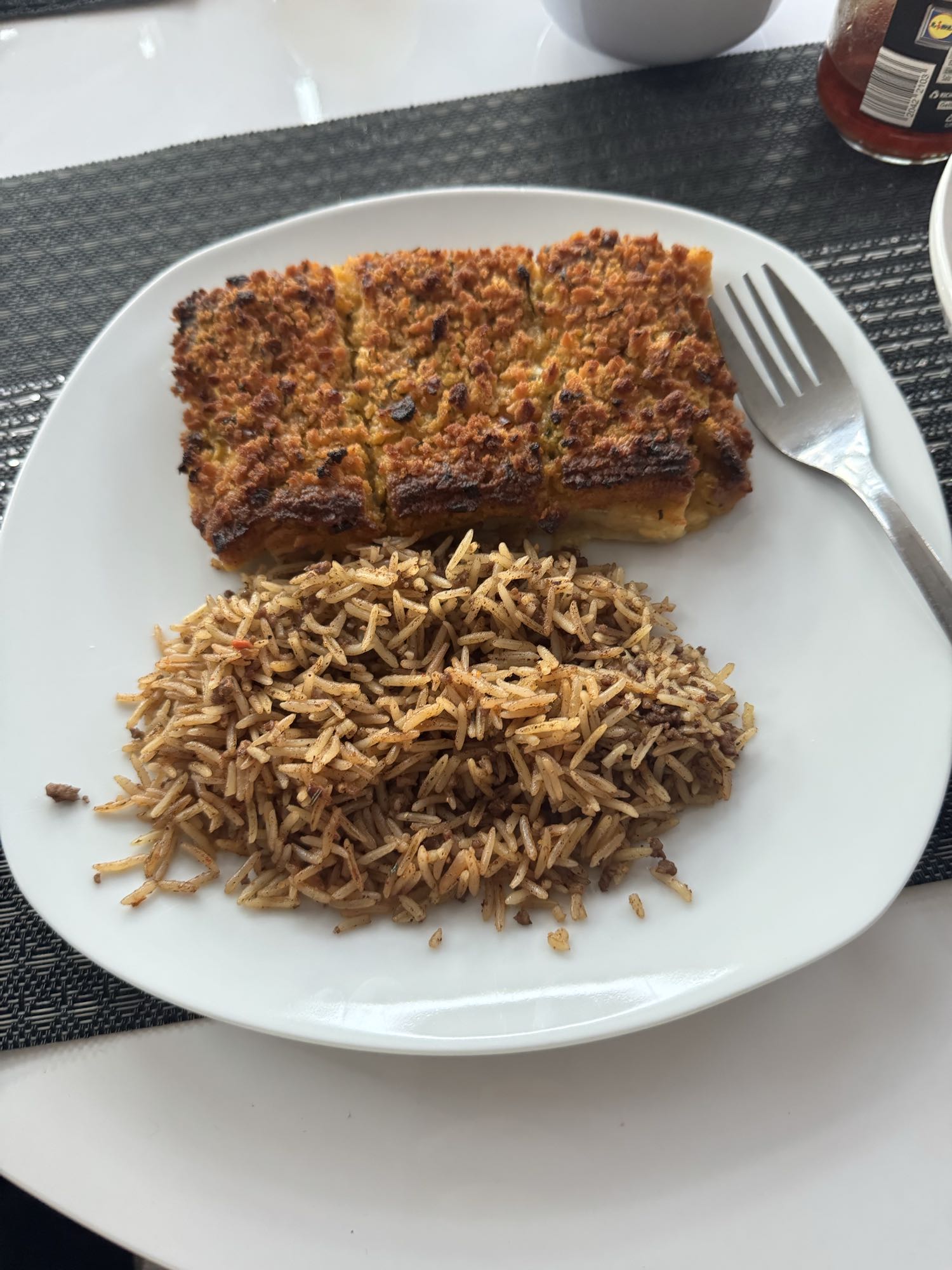 Gebratener Reis mit Gemüseauflauf