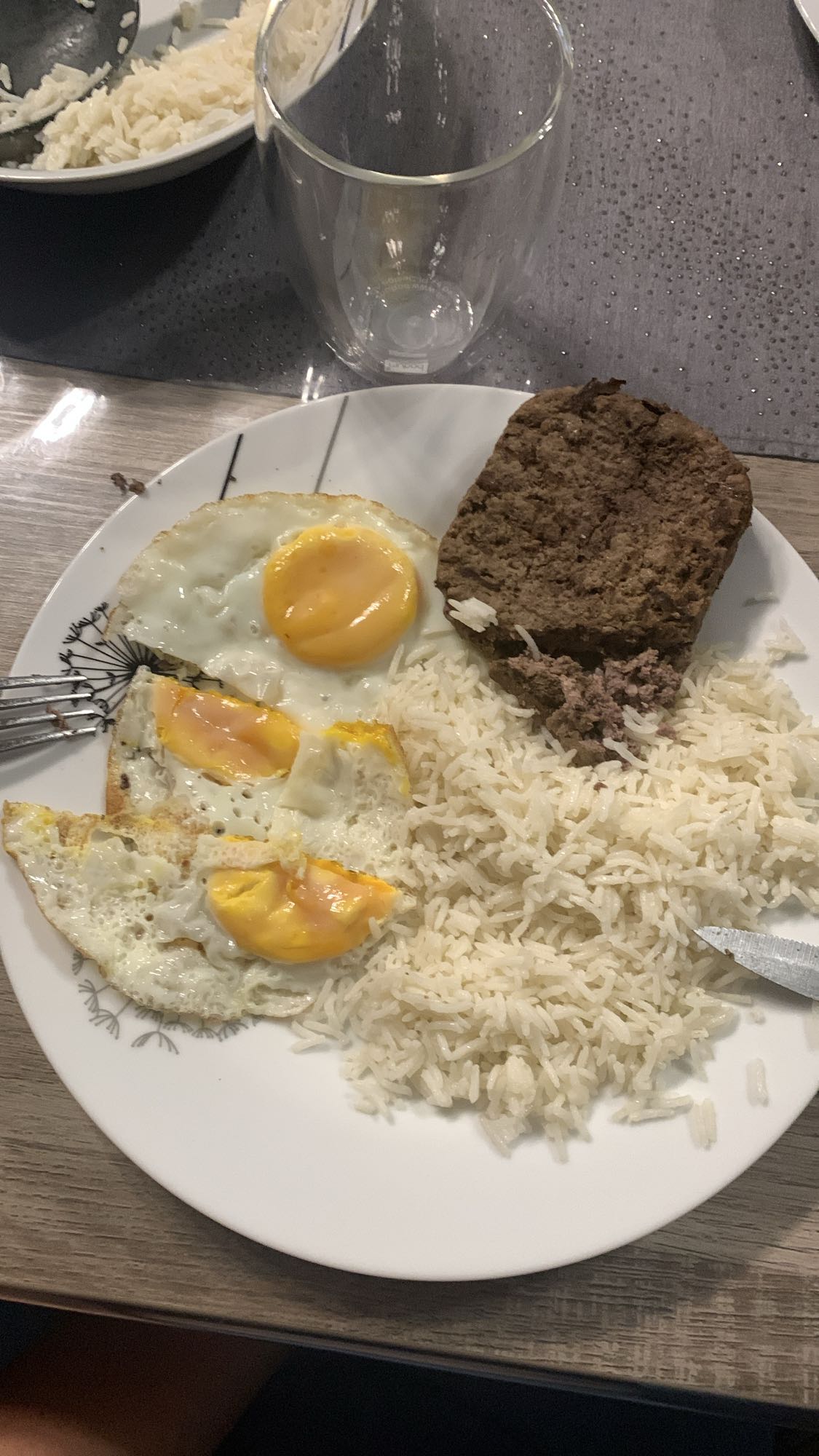 Riz, œufs et steak