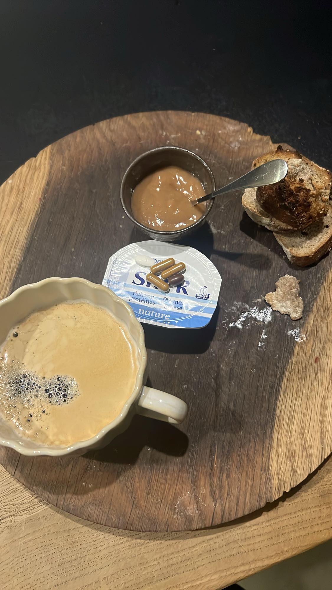 Petit-déjeuner café yaourt