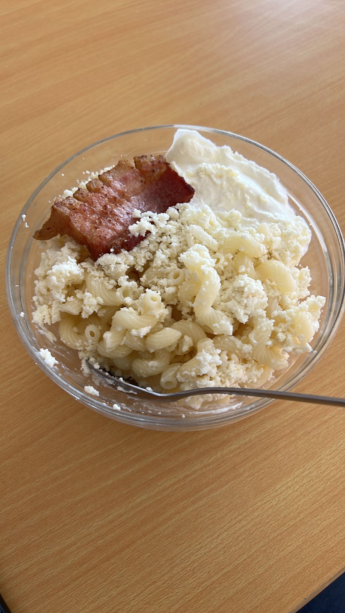 Paste cu brânză, smântână și bacon