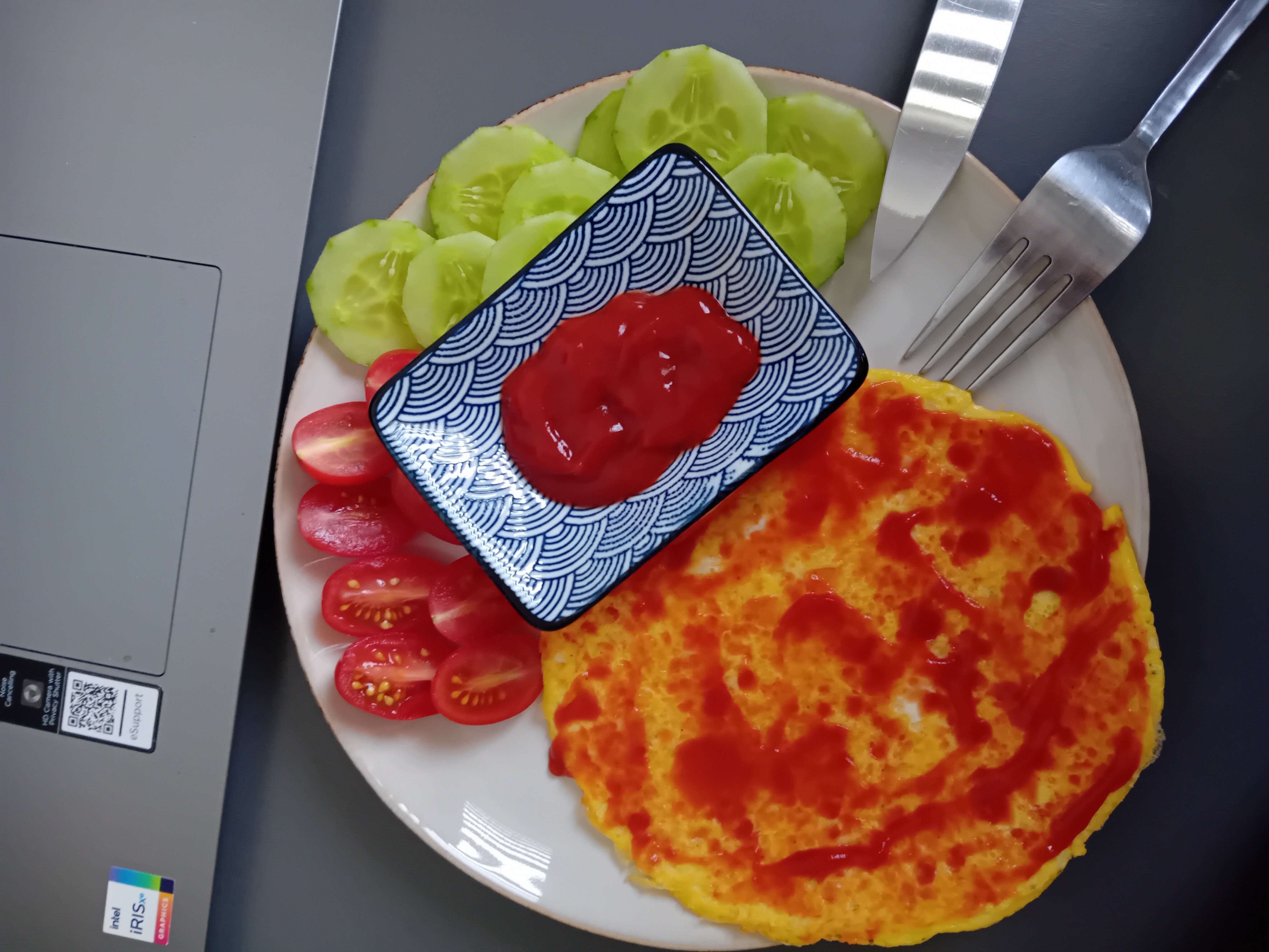 Omelette with veggies