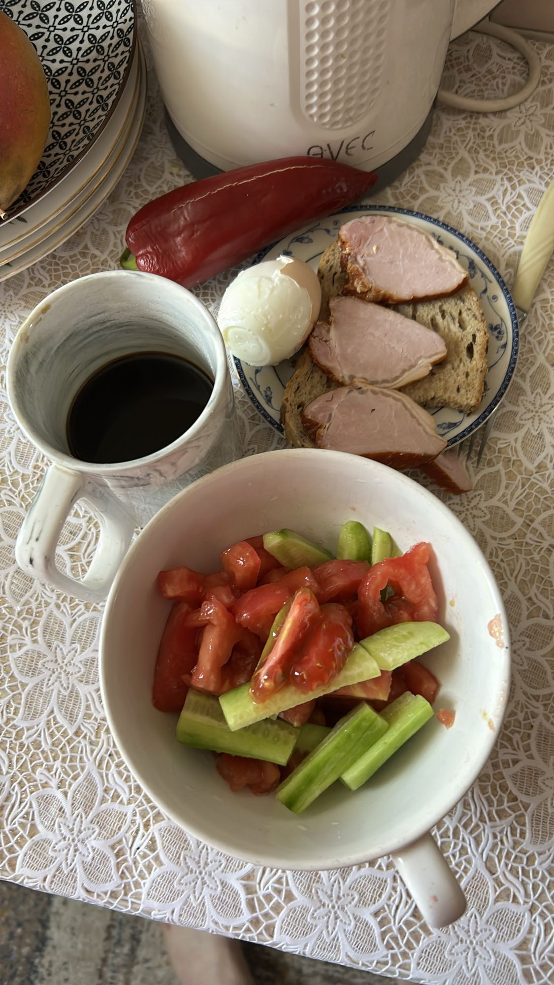 Mic dejun cu legume și carne