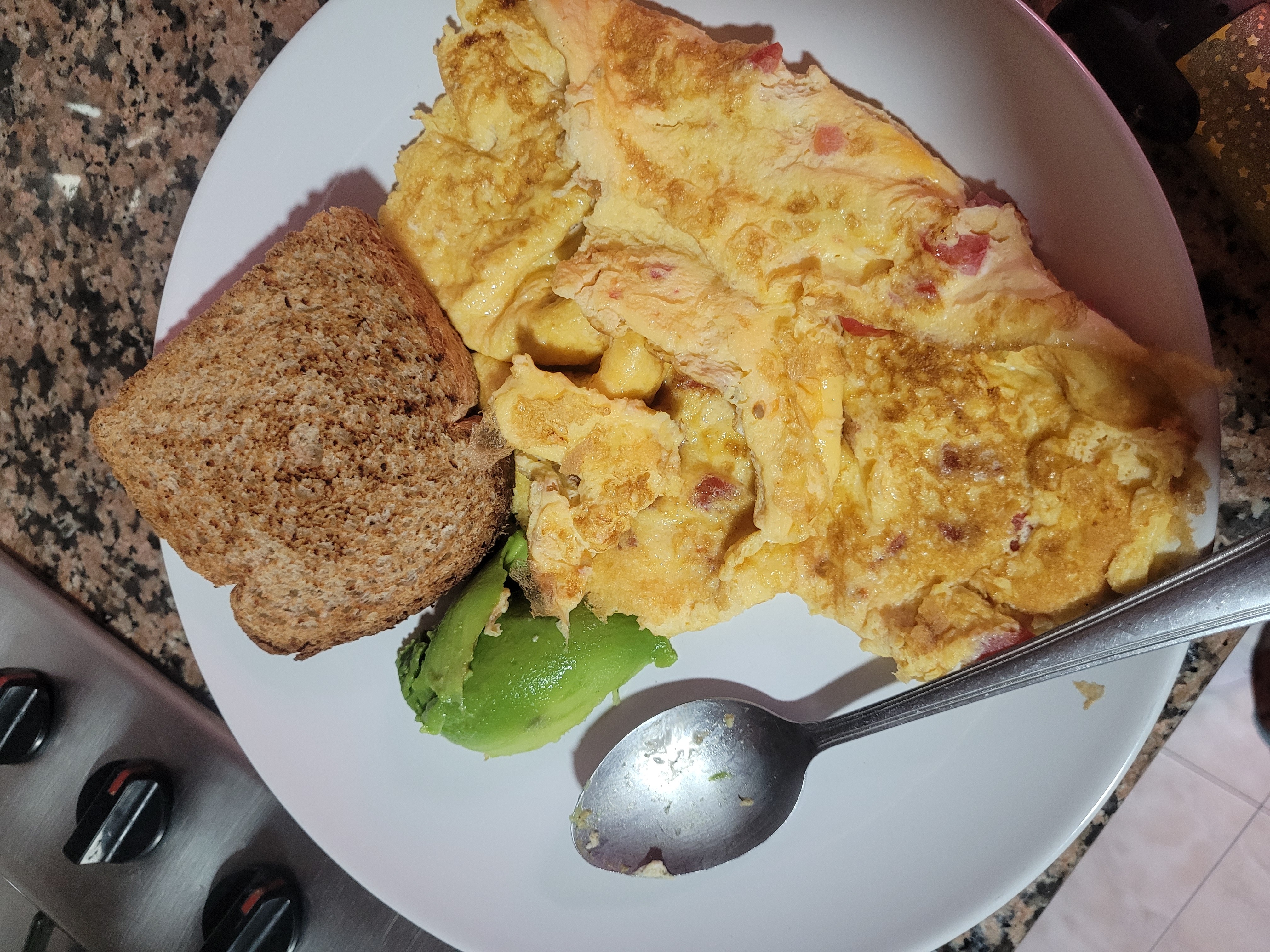 Tortilla con pan y aguacate