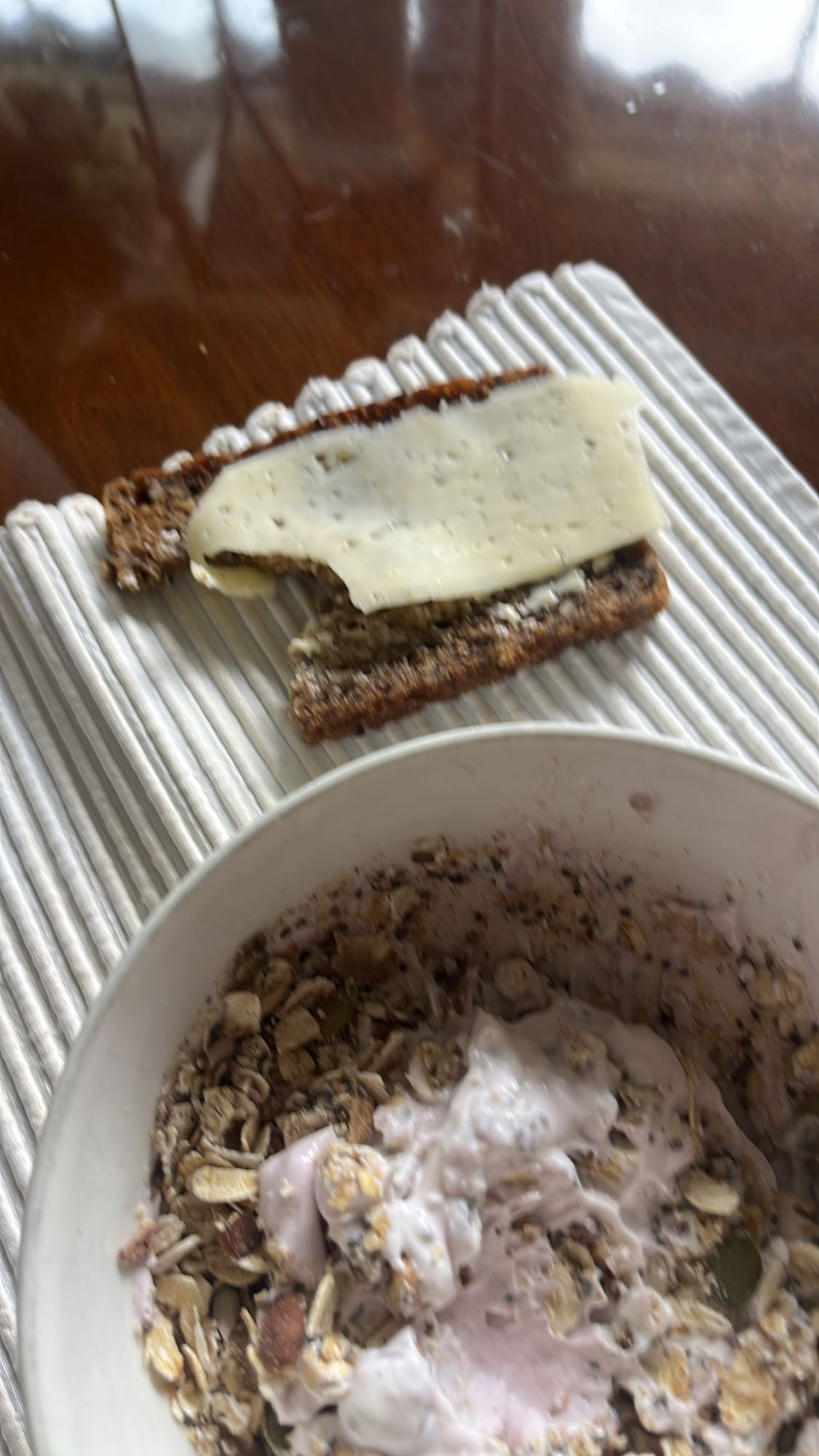 Yoghurt med müsli & knäcke