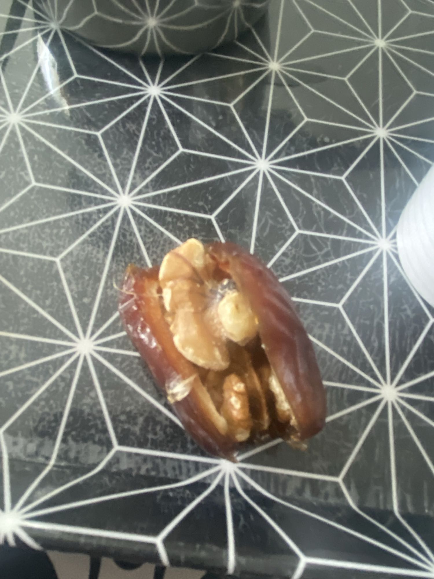 تمر محشي بالجوز