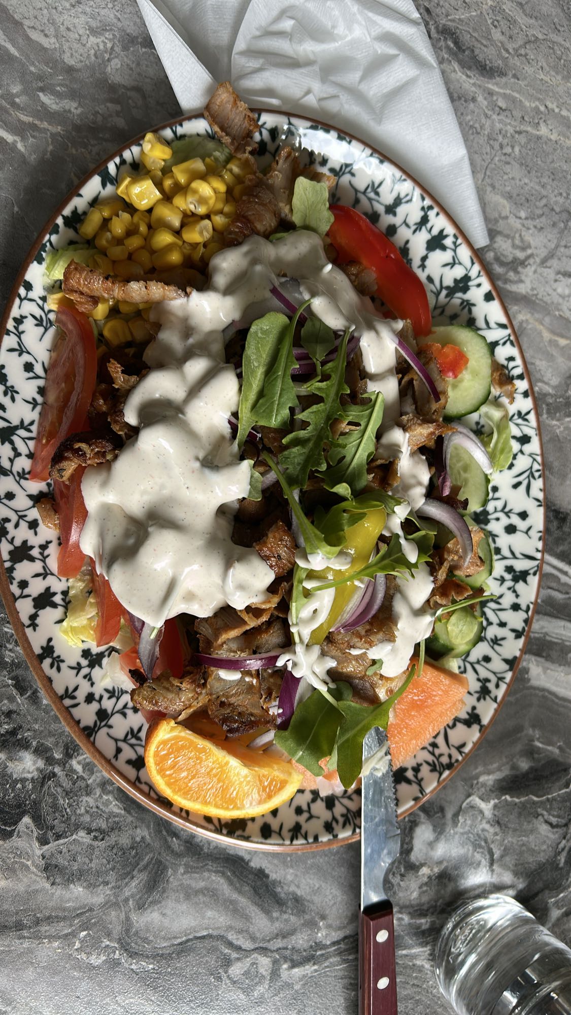Kebabtallrik med sallad
