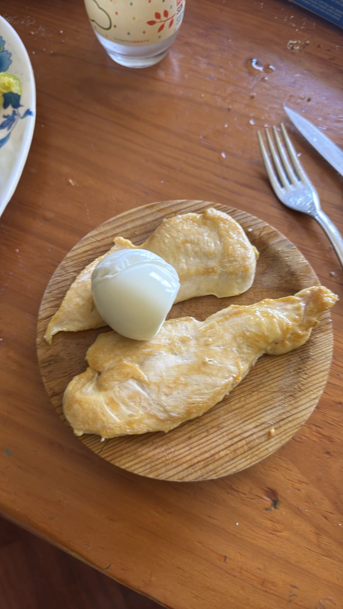 Pollo con huevo cocido