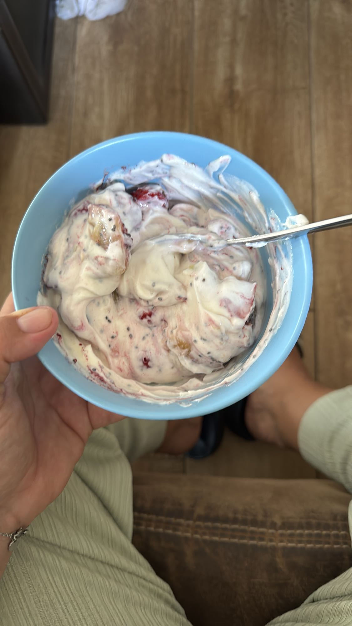 Skyr mit Früchten und Protein
