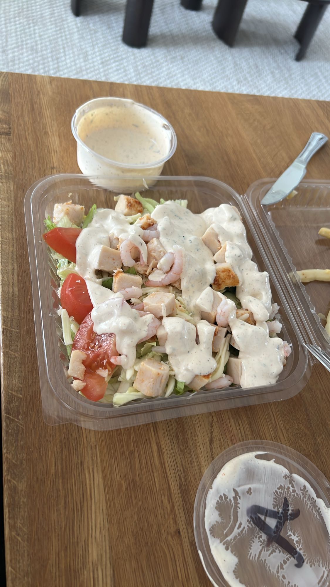 Kycklingräksallad med kebabsås