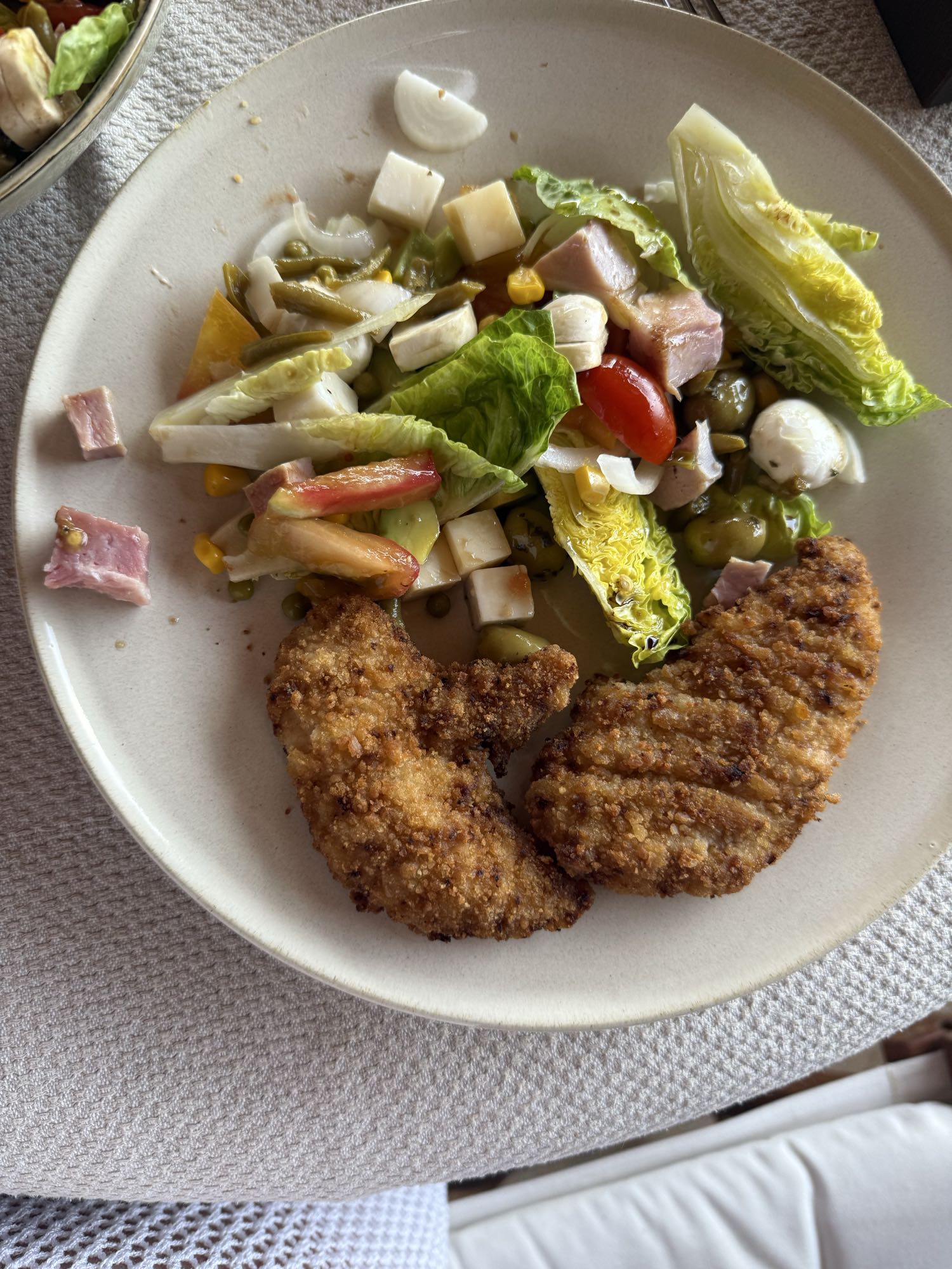 Salade et poulet pané