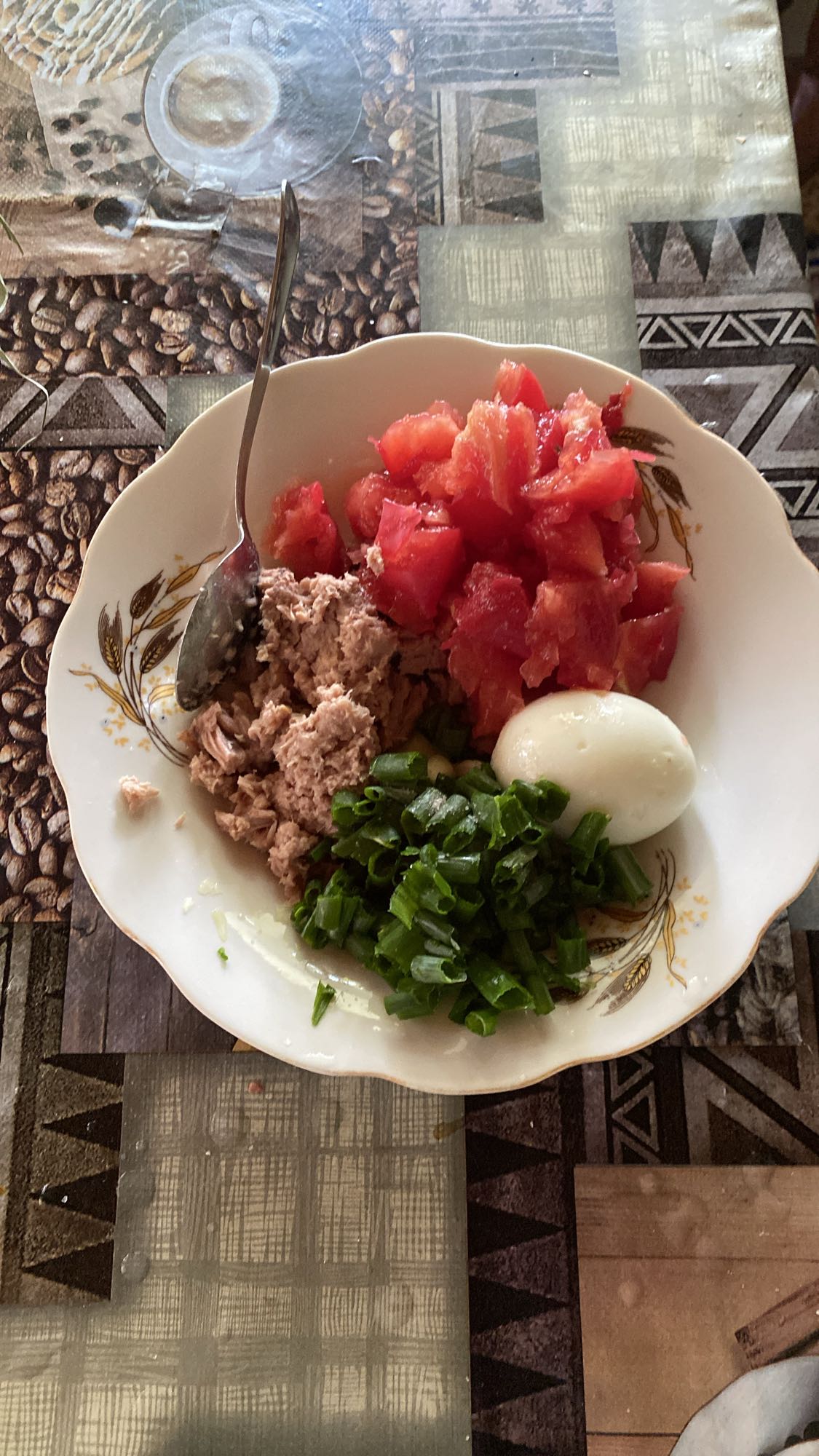 Salată cu ton și ou