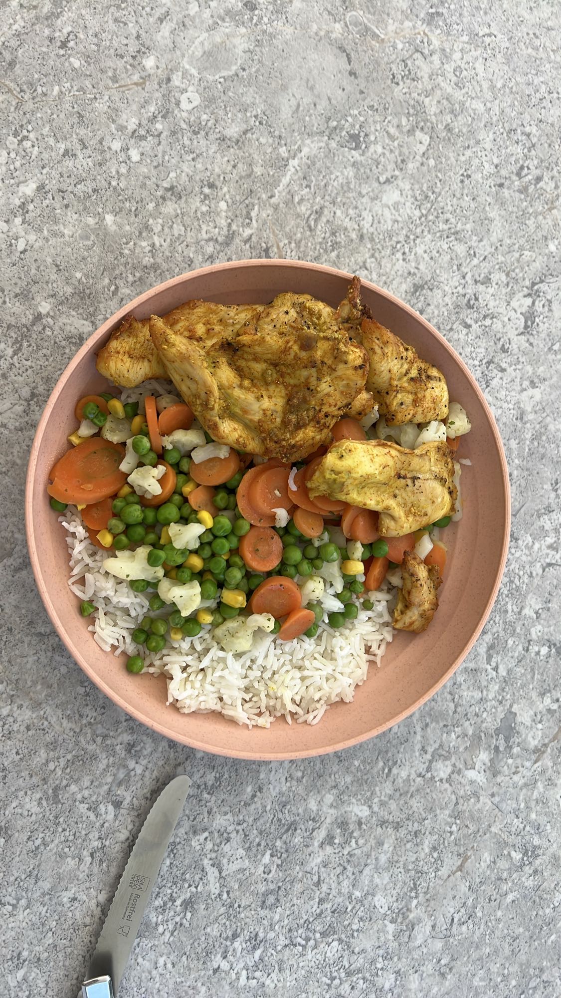 Kurczak z ryżem i warzywami
