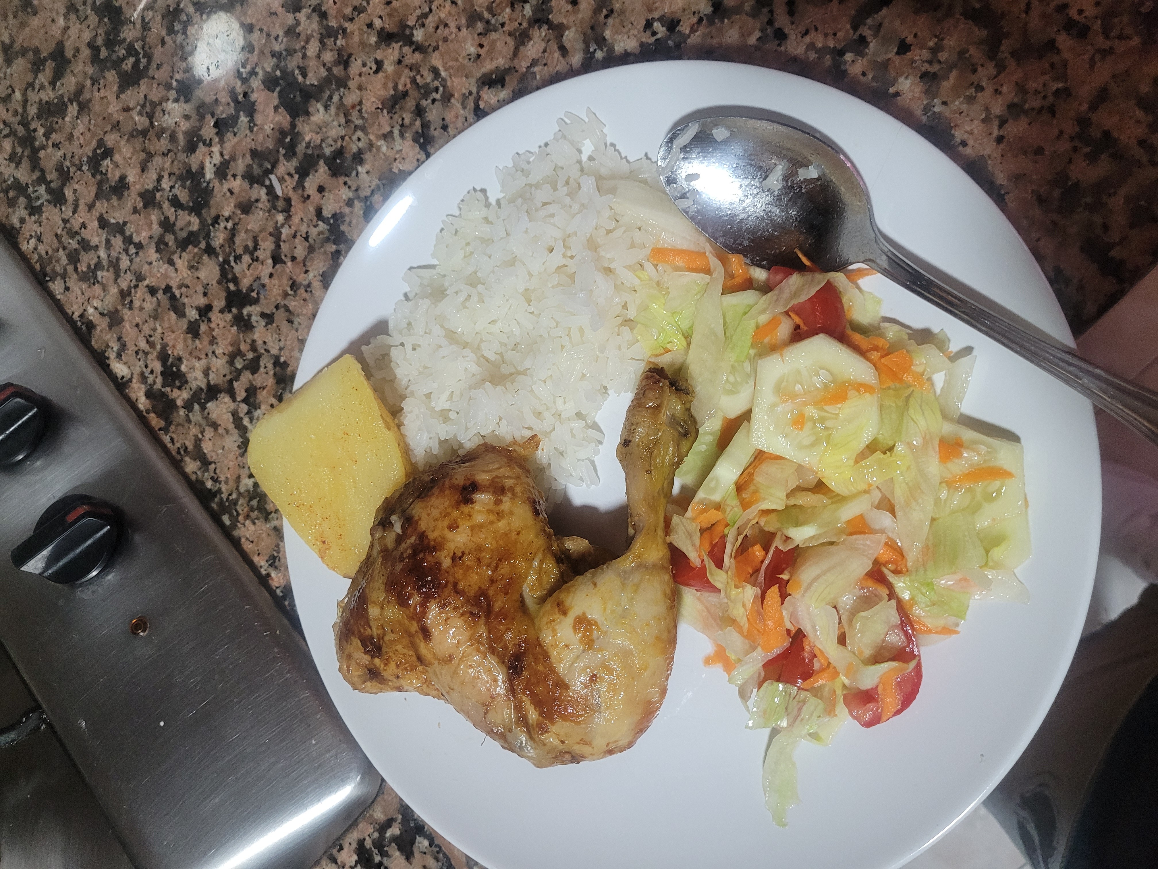 Pollo con arroz y ensalada