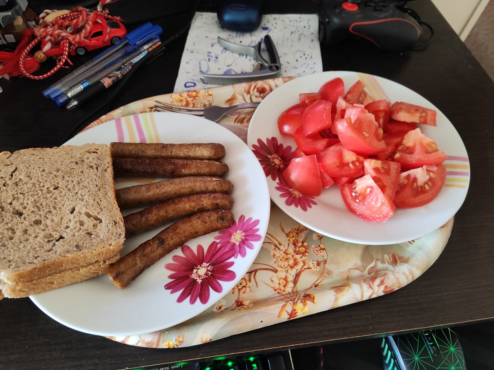 Sausage Sandwich & Tomatoes