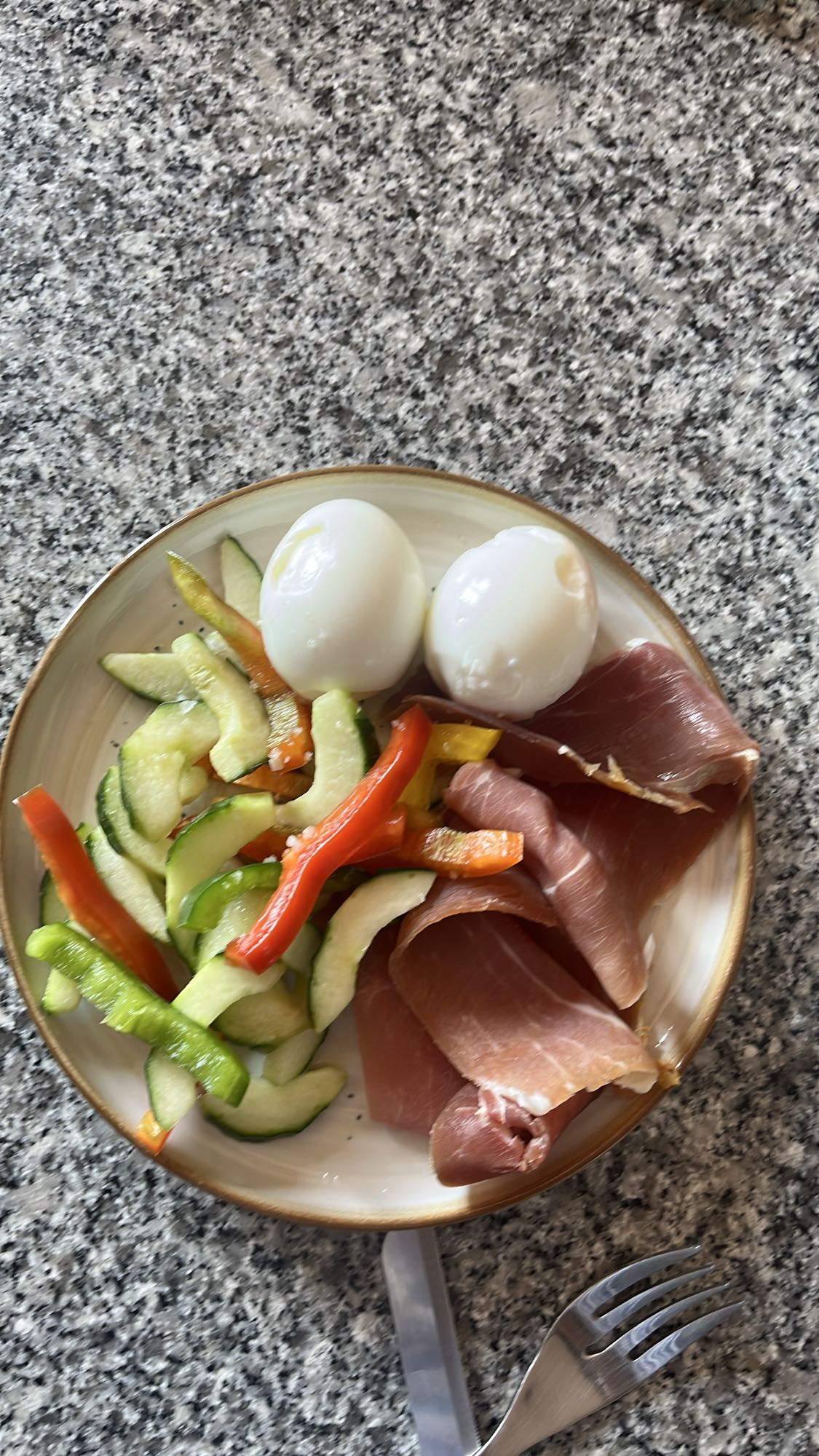 Oeufs et jambon cru