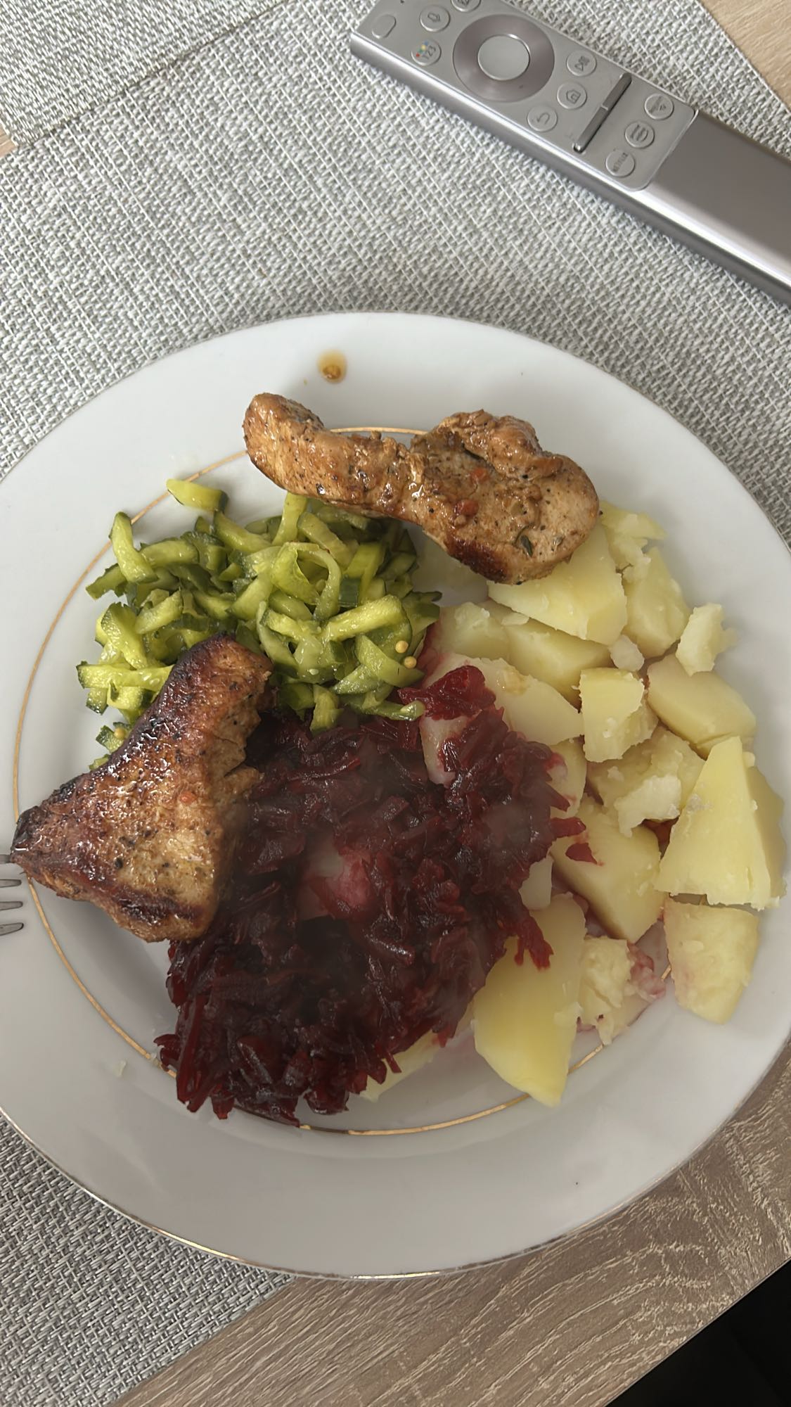 Kurczak z ziemniakami i burakami