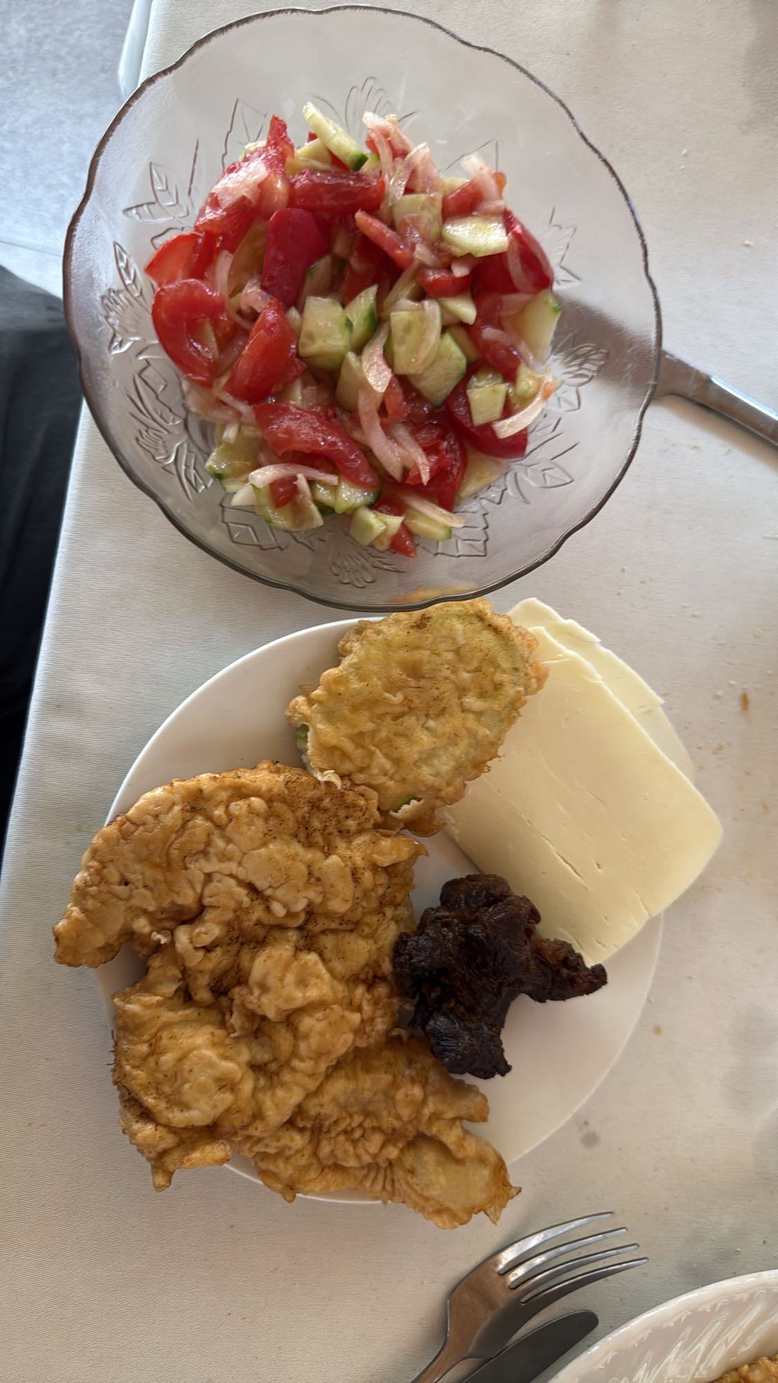 Dovlecei pane cu salată