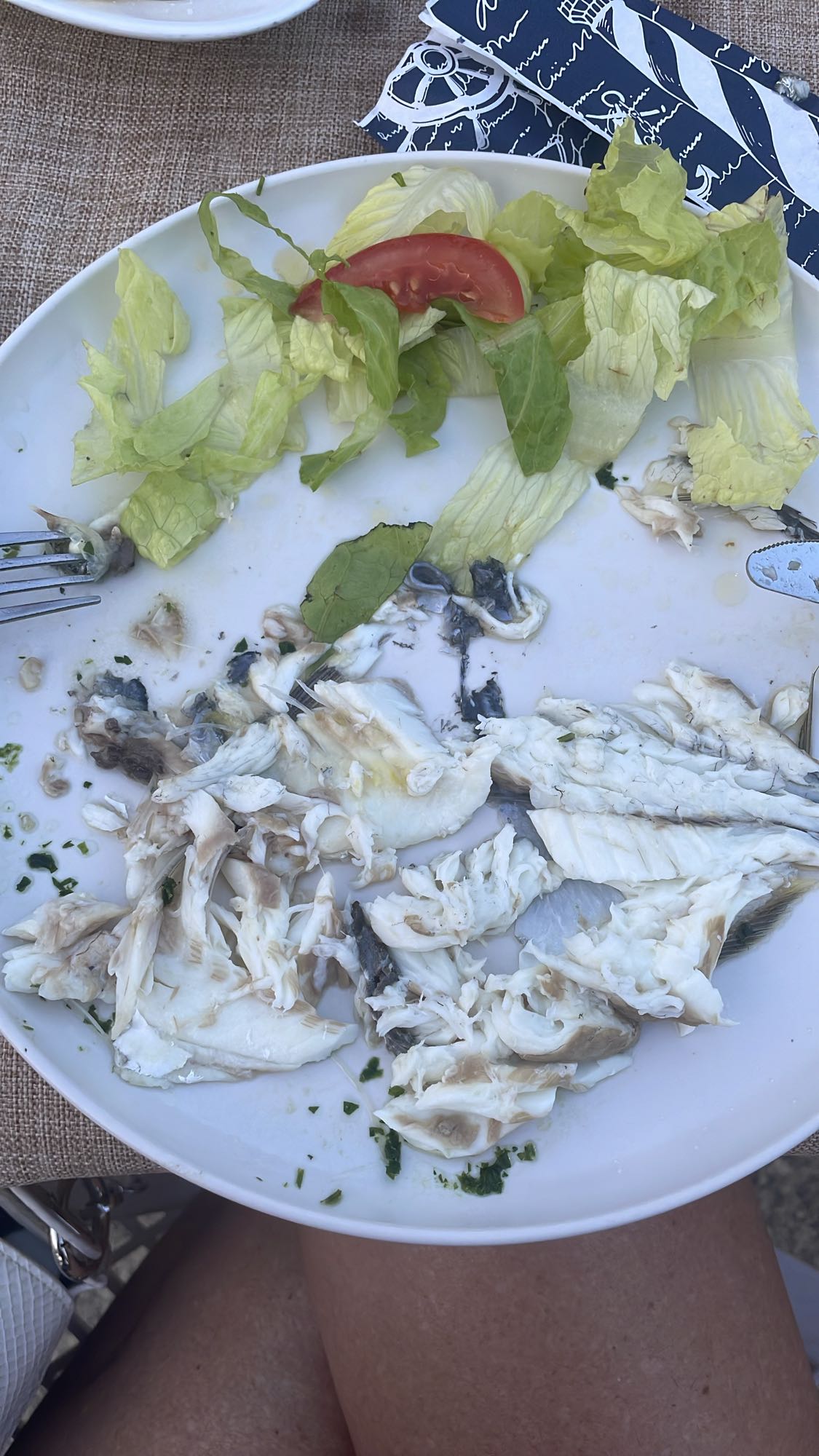 Pește cu salată verde