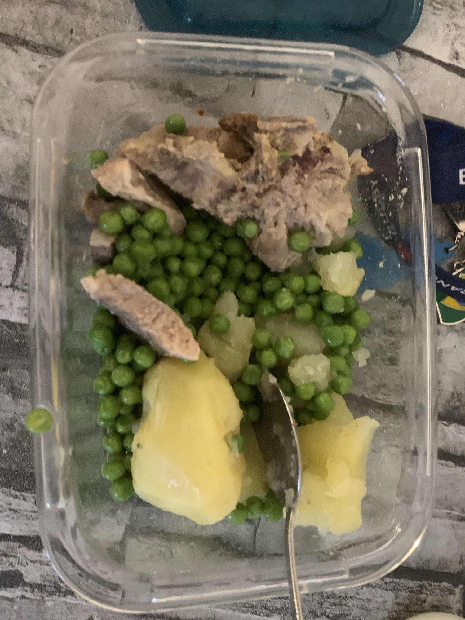 Poisson, petits pois, pommes de terre