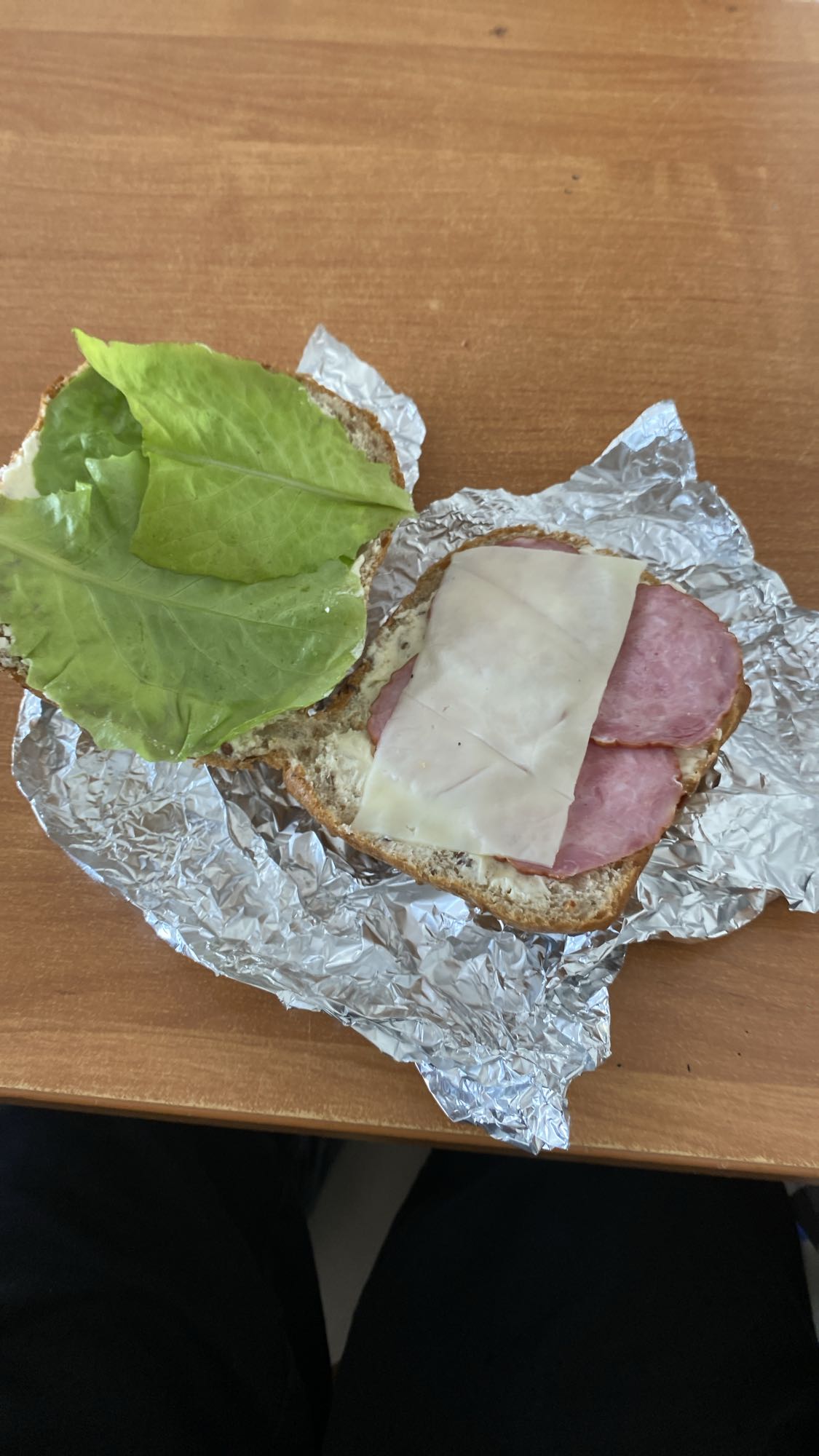 Kanapka z szynką i serem