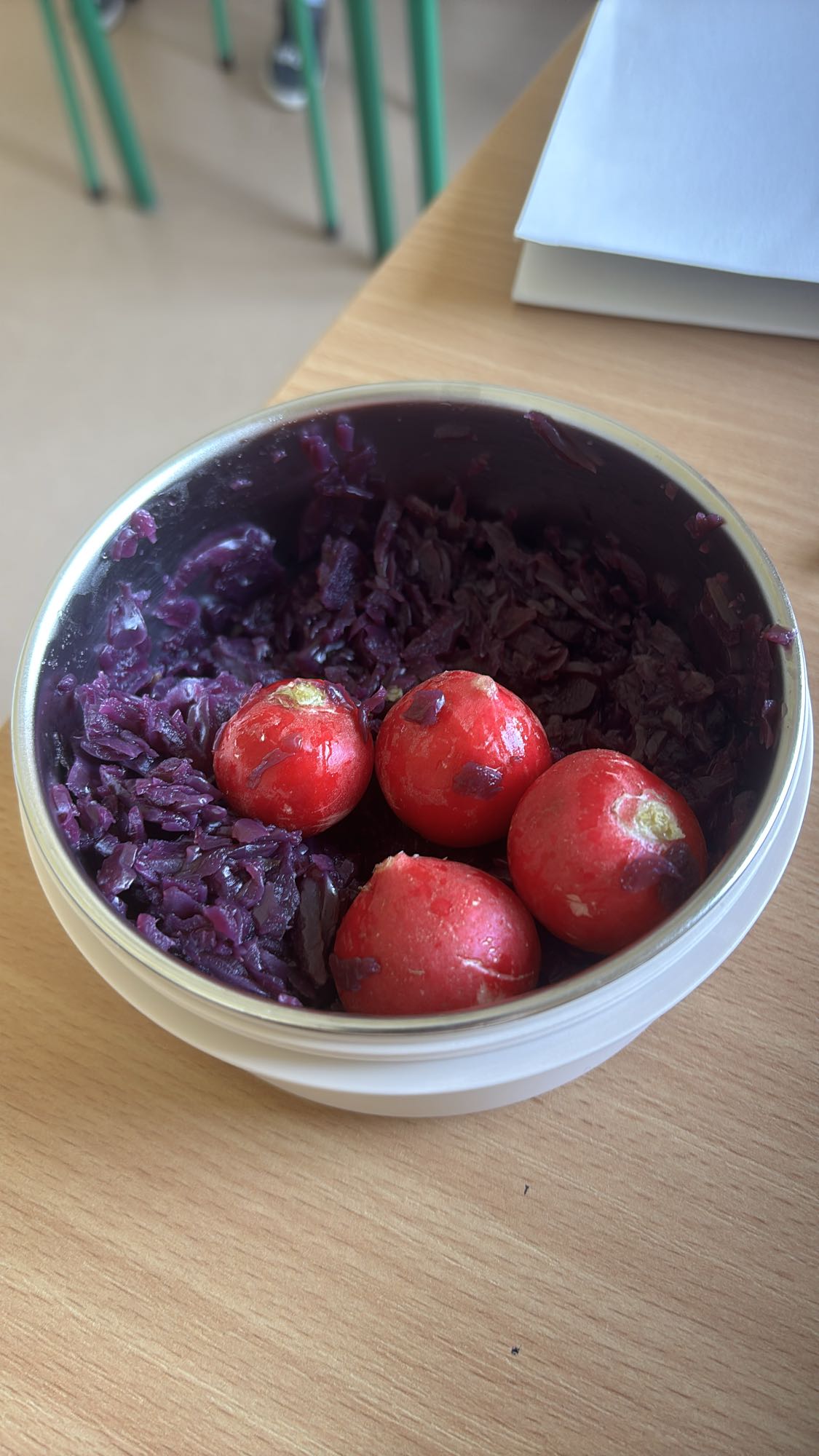 Czerwona kapusta z rzodkiewką