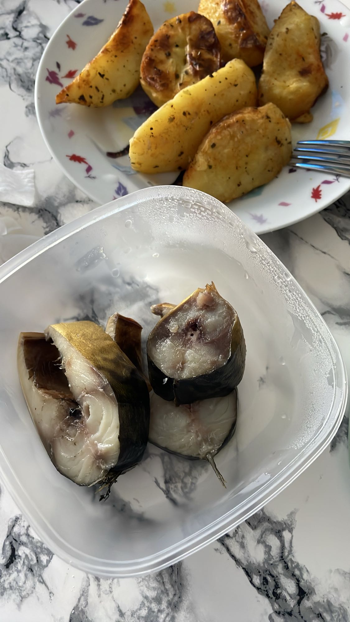 Macrou cu cartofi copți