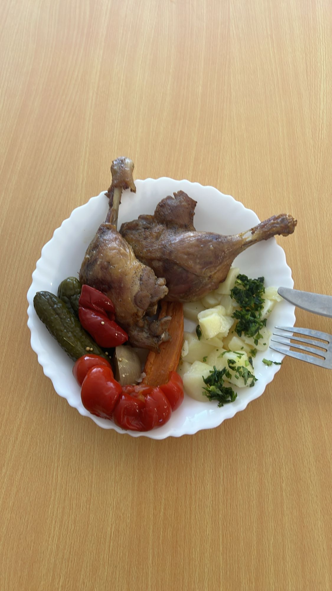 Rață cu legume și murături