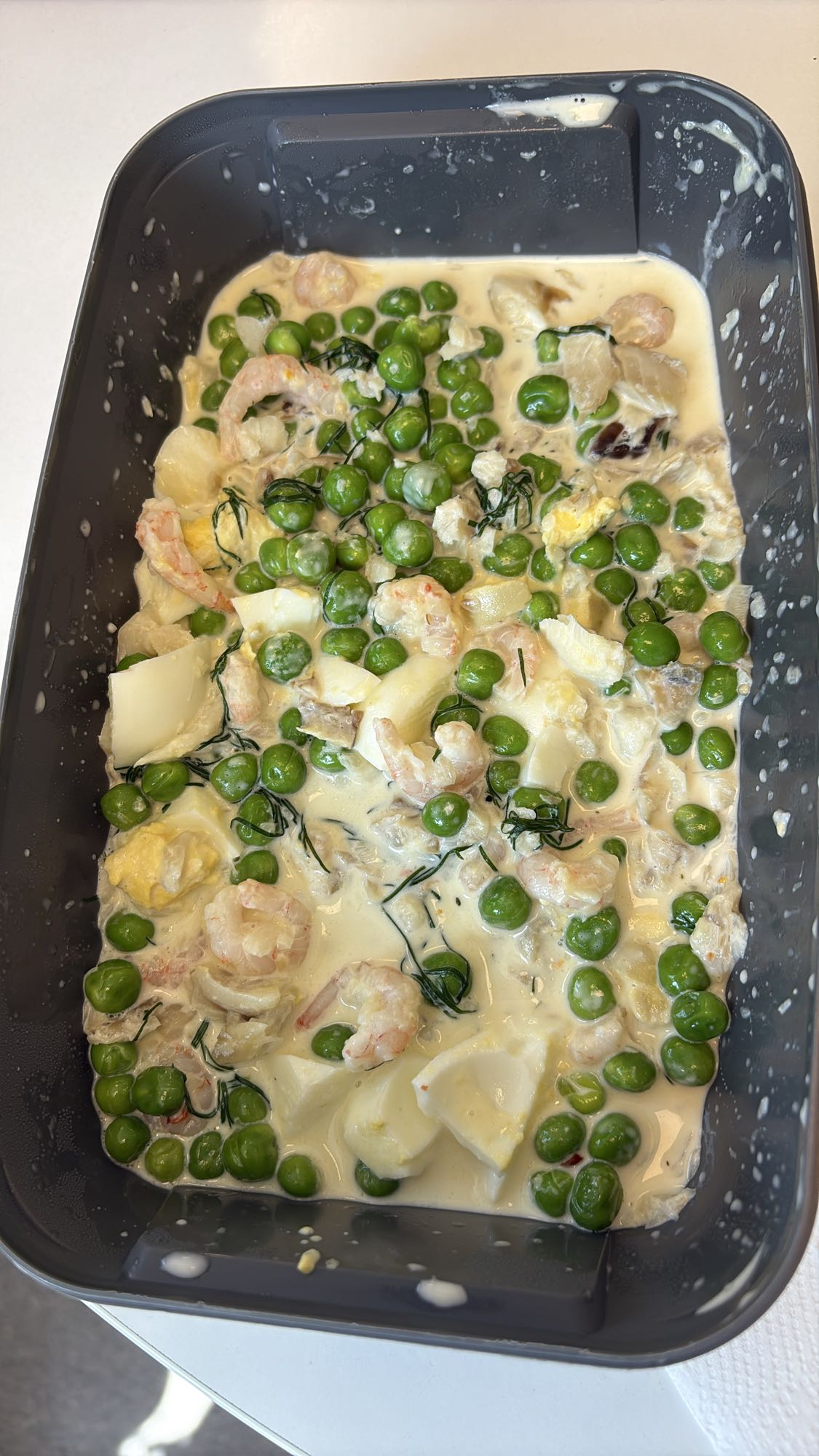 Fisk- och räksallad med ärtor