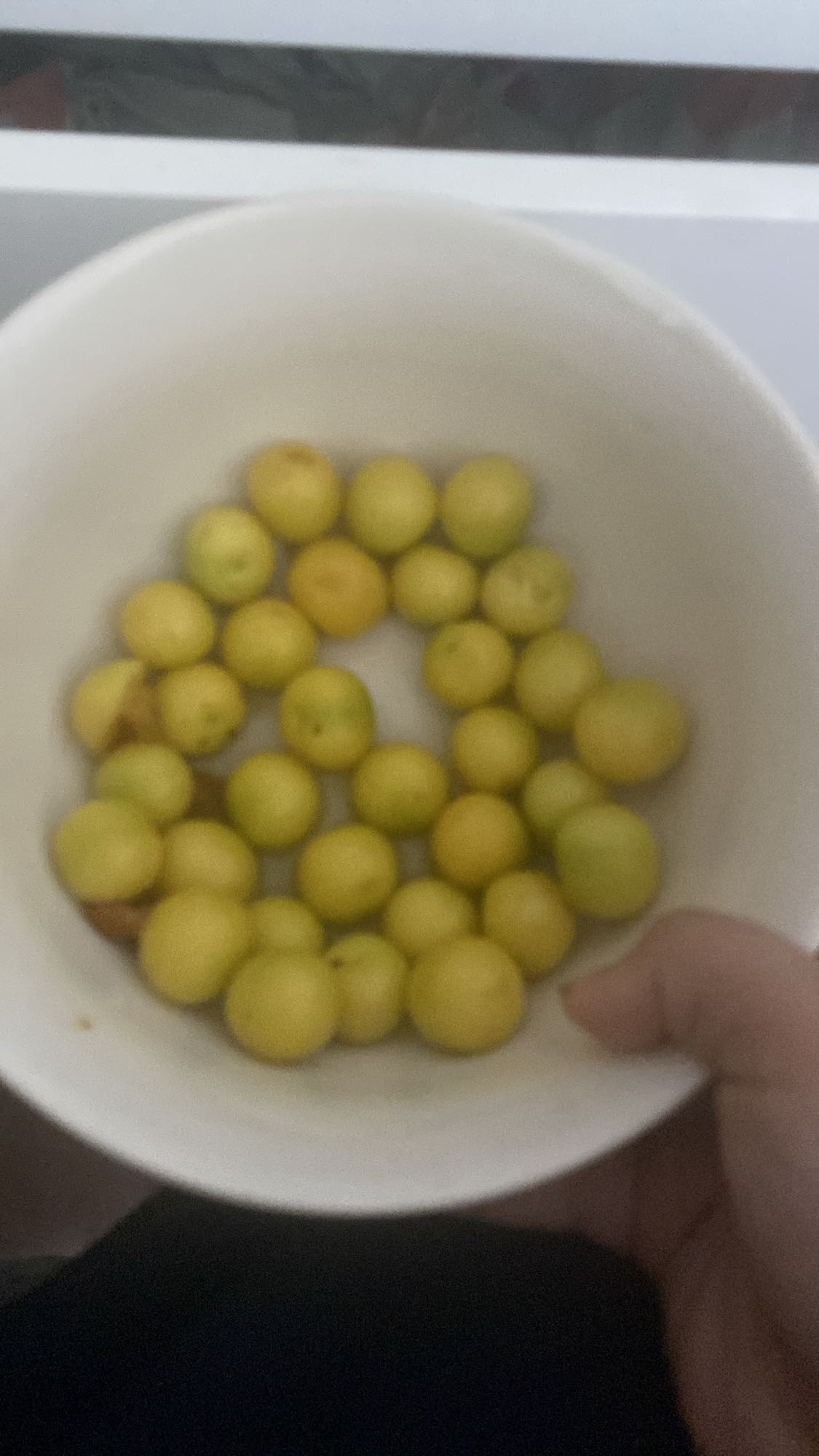 prunes jaunes fraîches