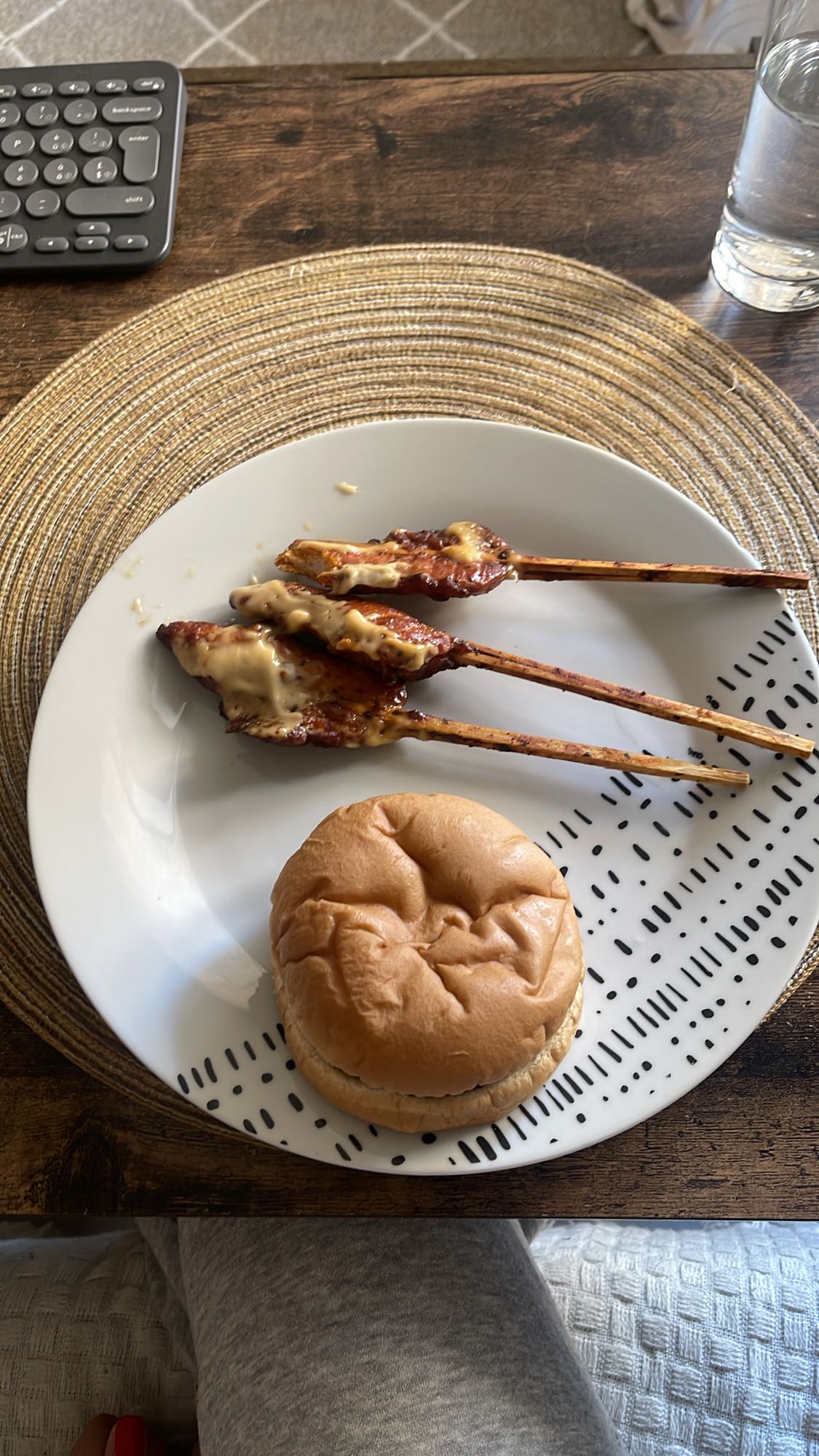 Brochettes et pain burger