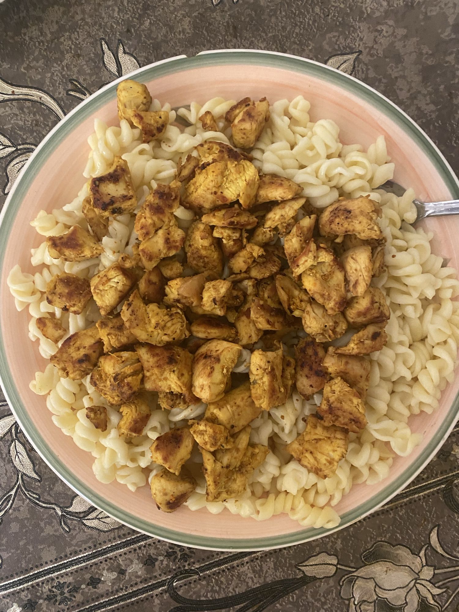 Pâtes au poulet épicé