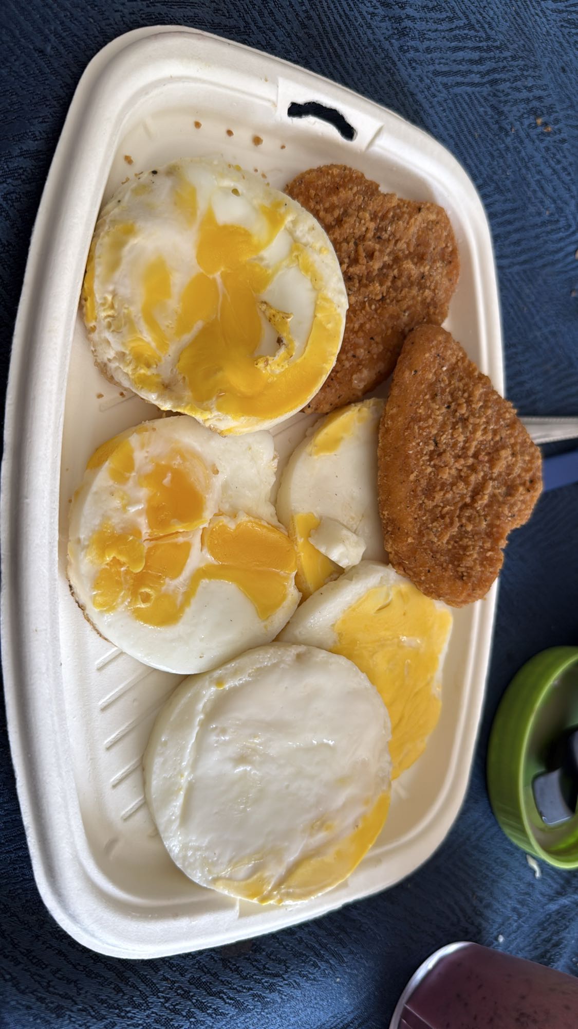 œufs et galettes panées