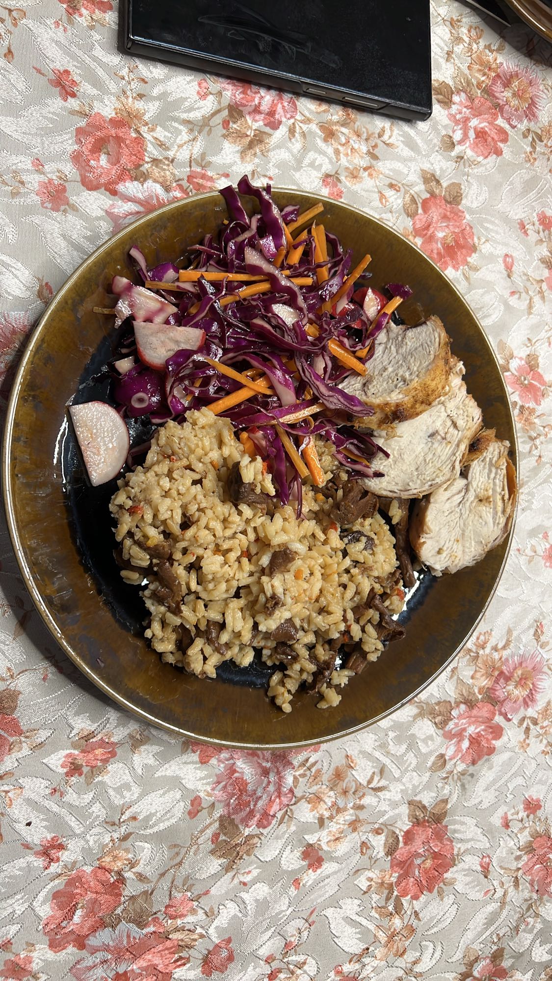 Orez cu pui și salată