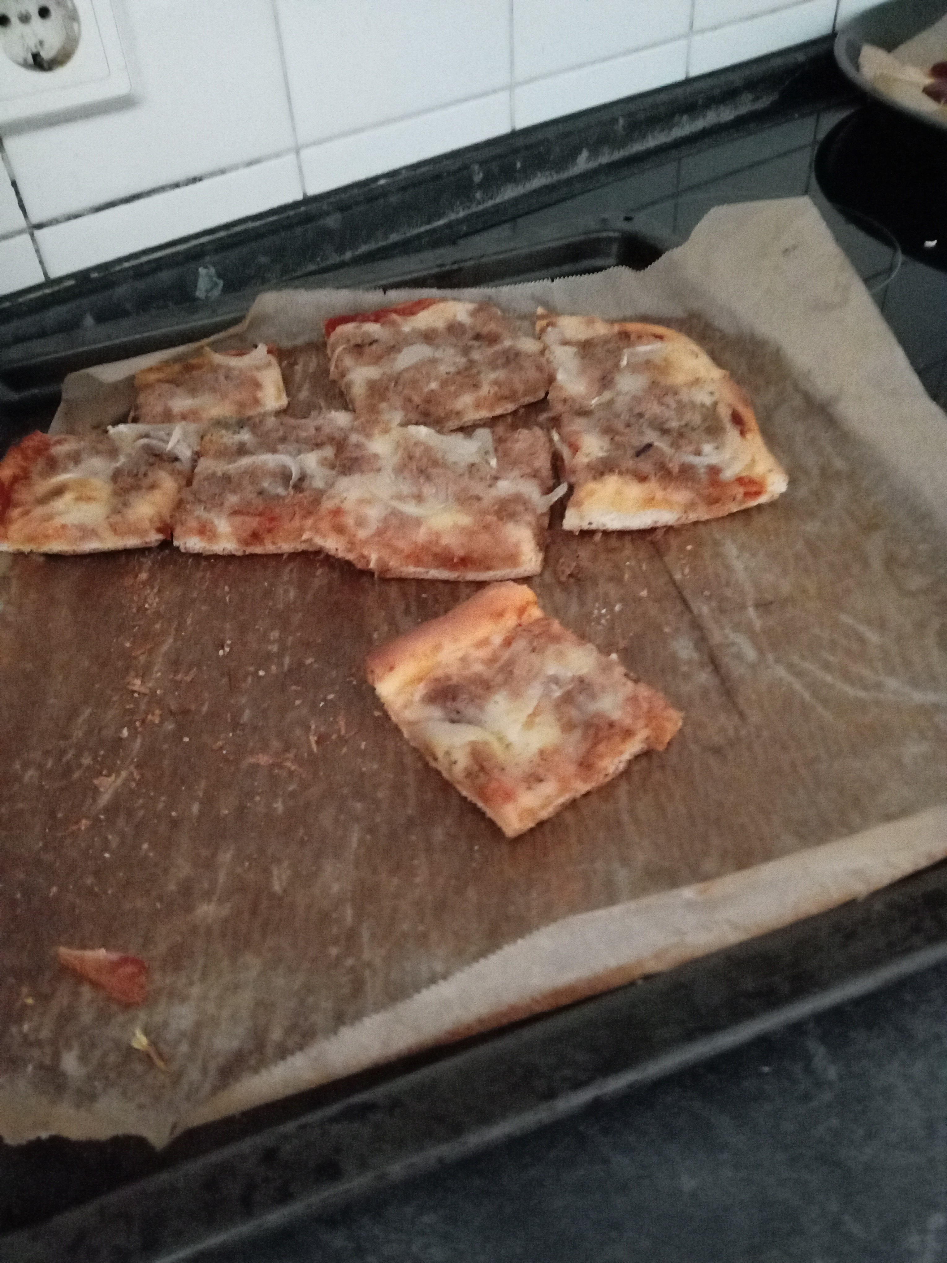 Hausgemachte Fleischpizza